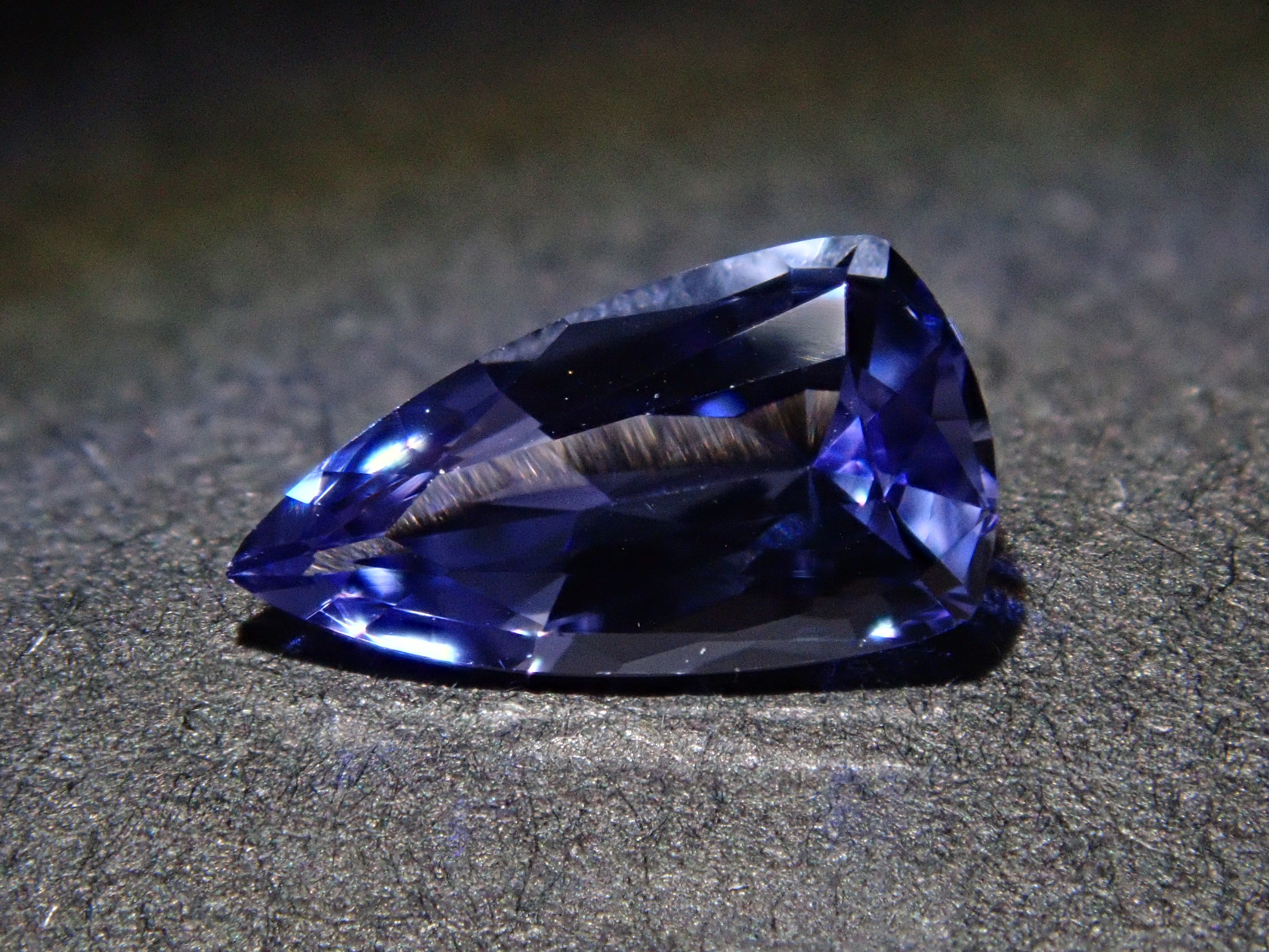 【12562068掲載】タンザニア産タンザナイト 0.416ctルース