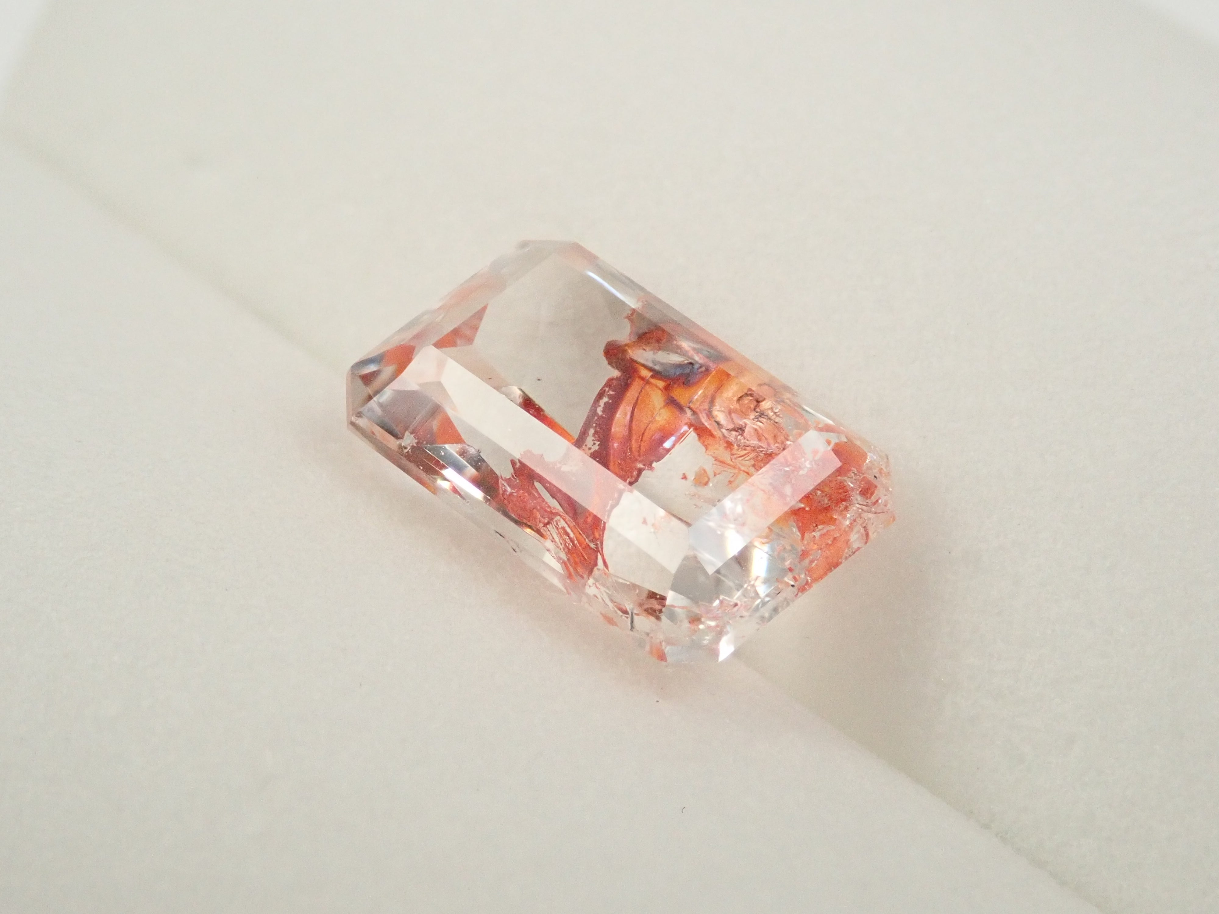 【12562073掲載】ブラジル産ライモナイトインクォーツ（オーロラクォーツ） 2.993ctルース