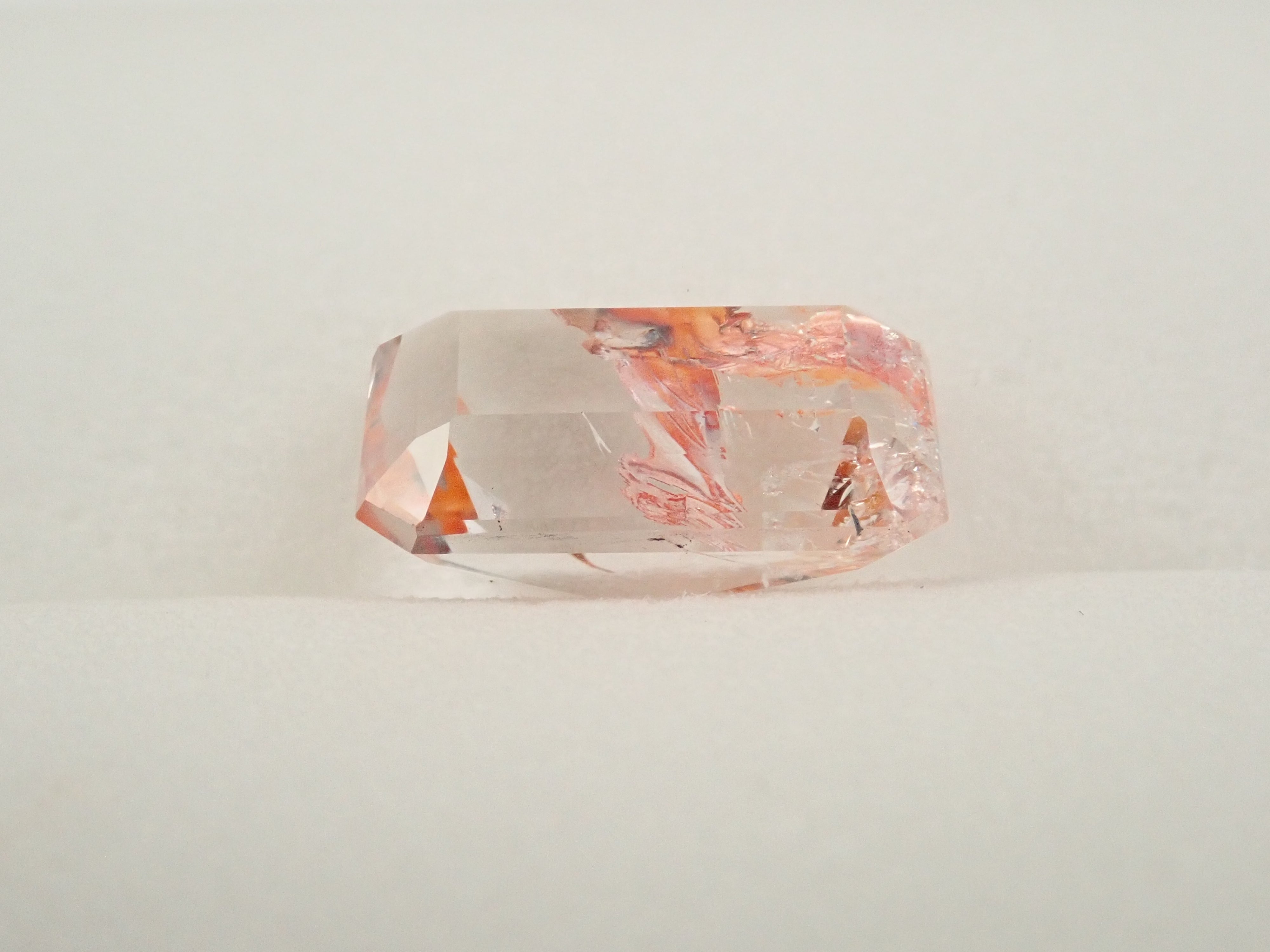 【12562073掲載】ブラジル産ライモナイトインクォーツ（オーロラクォーツ） 2.993ctルース