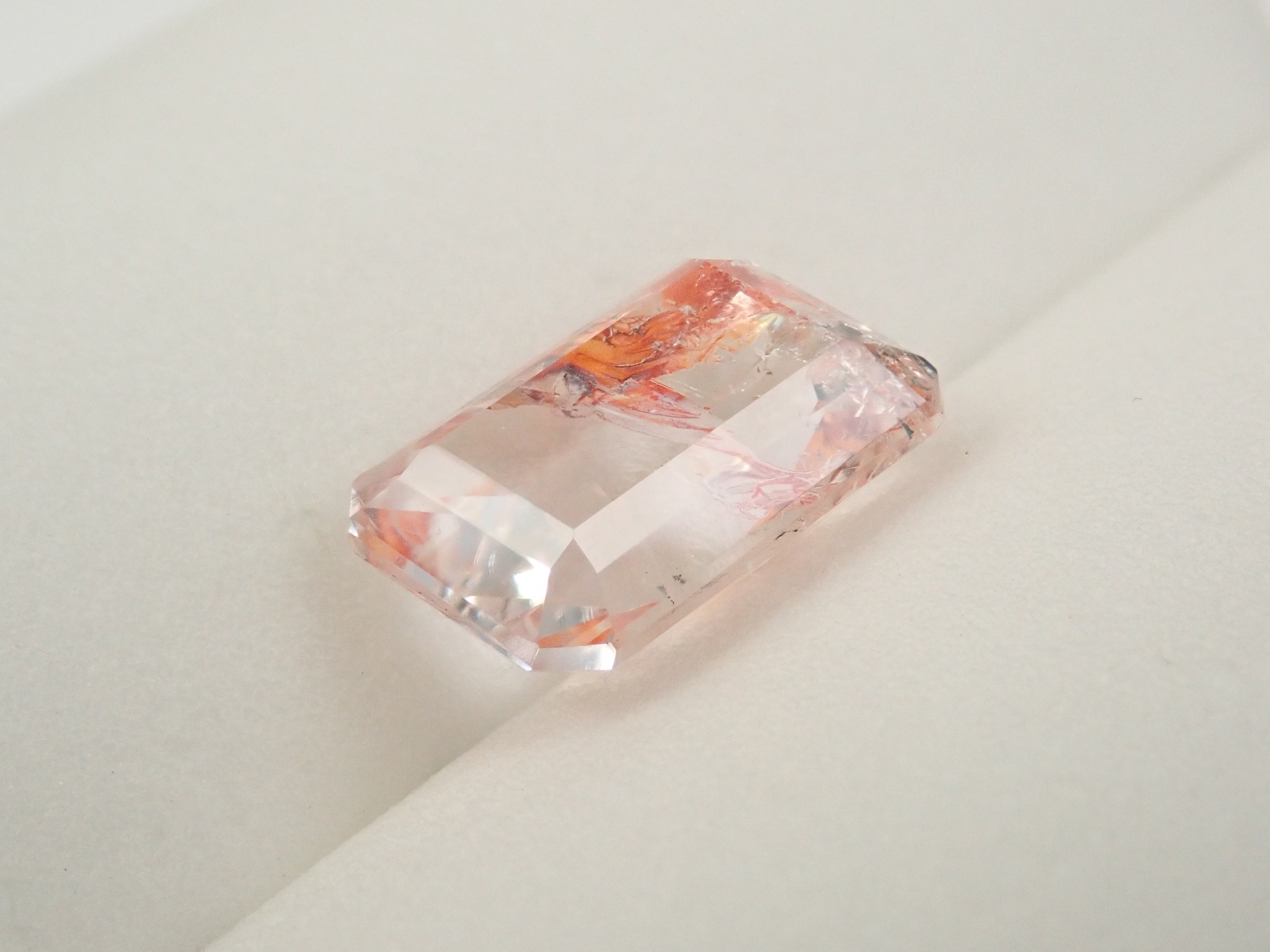 【12562073掲載】ブラジル産ライモナイトインクォーツ（オーロラクォーツ） 2.993ctルース