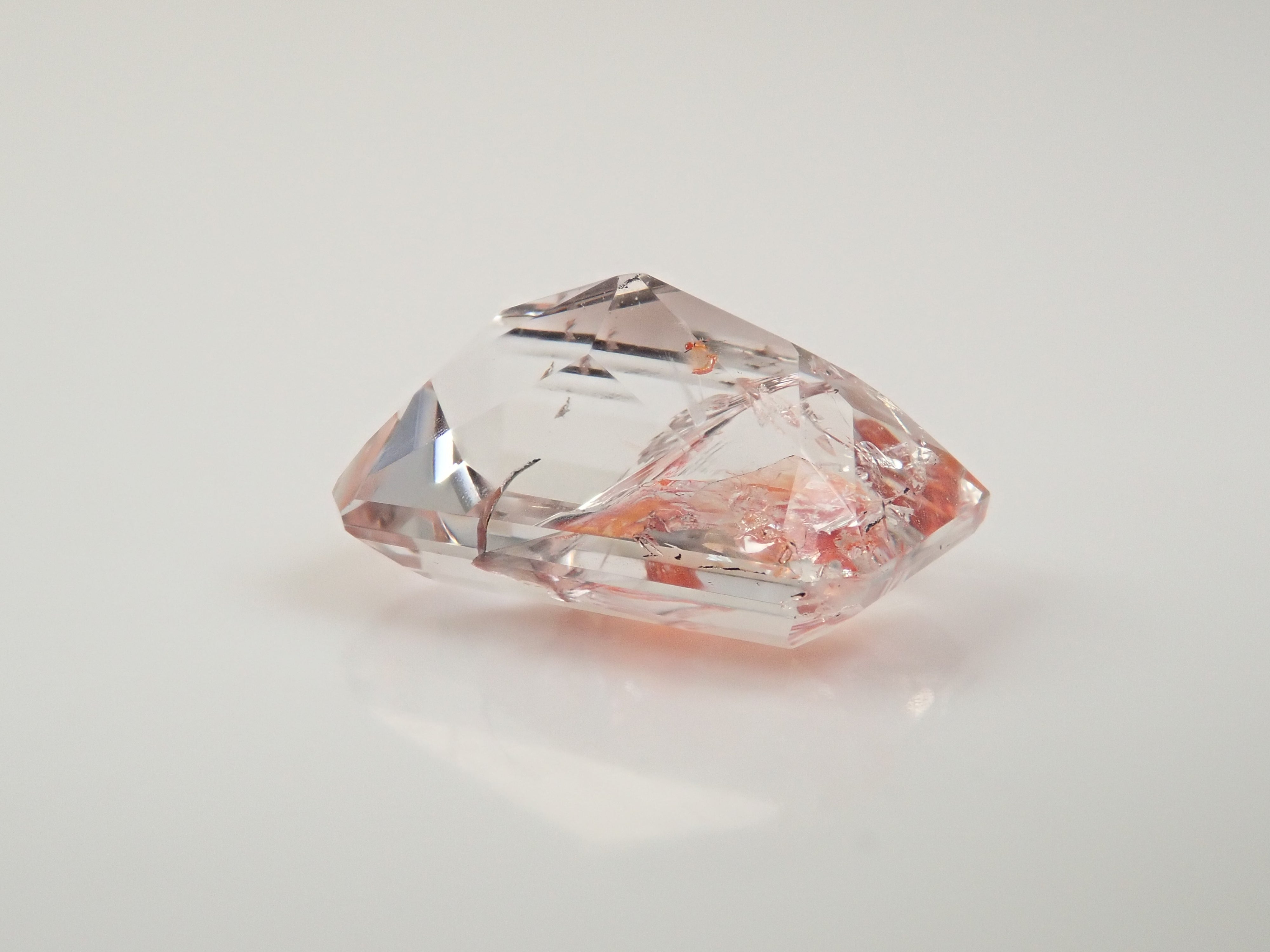 【12562073掲載】ブラジル産ライモナイトインクォーツ（オーロラクォーツ） 2.993ctルース