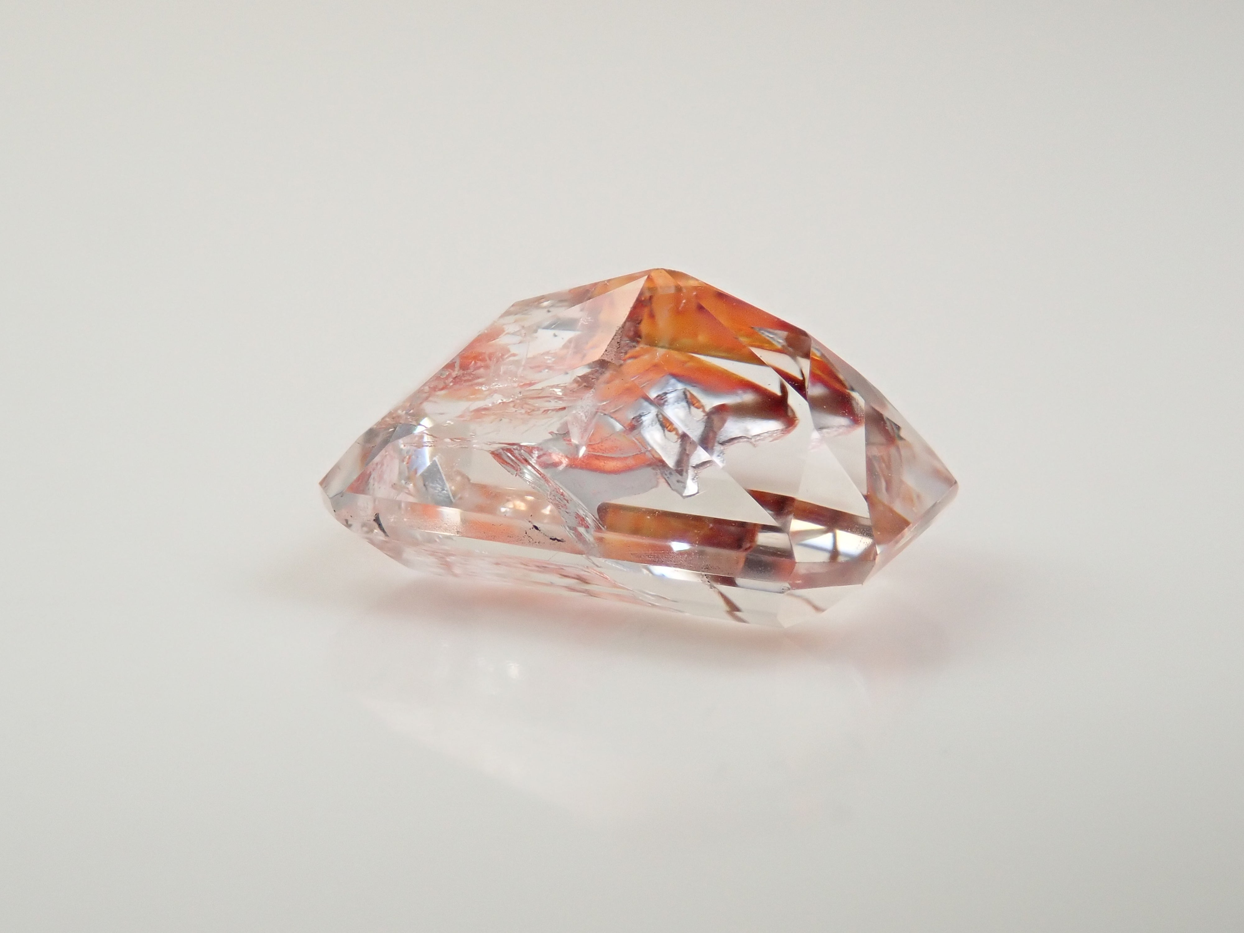 【12562073掲載】ブラジル産ライモナイトインクォーツ（オーロラクォーツ） 2.993ctルース