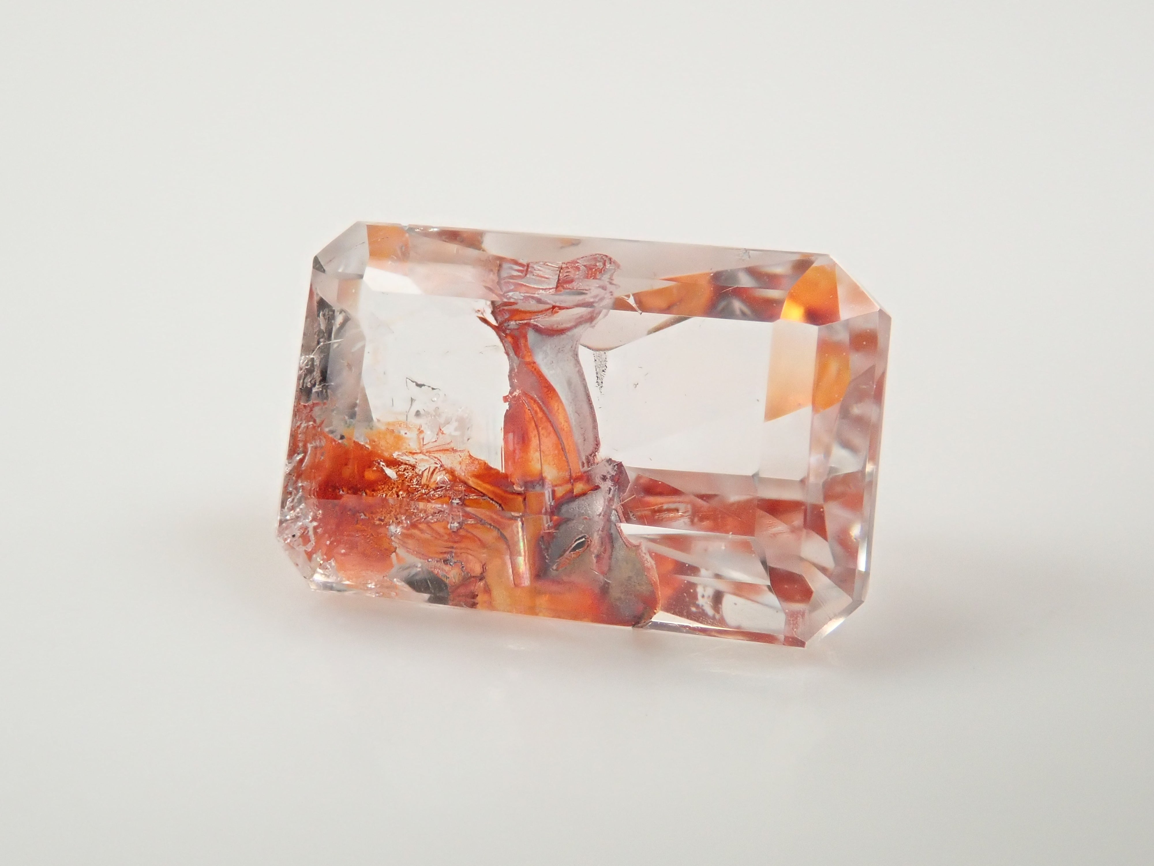 【12562073掲載】ブラジル産ライモナイトインクォーツ（オーロラクォーツ） 2.993ctルース