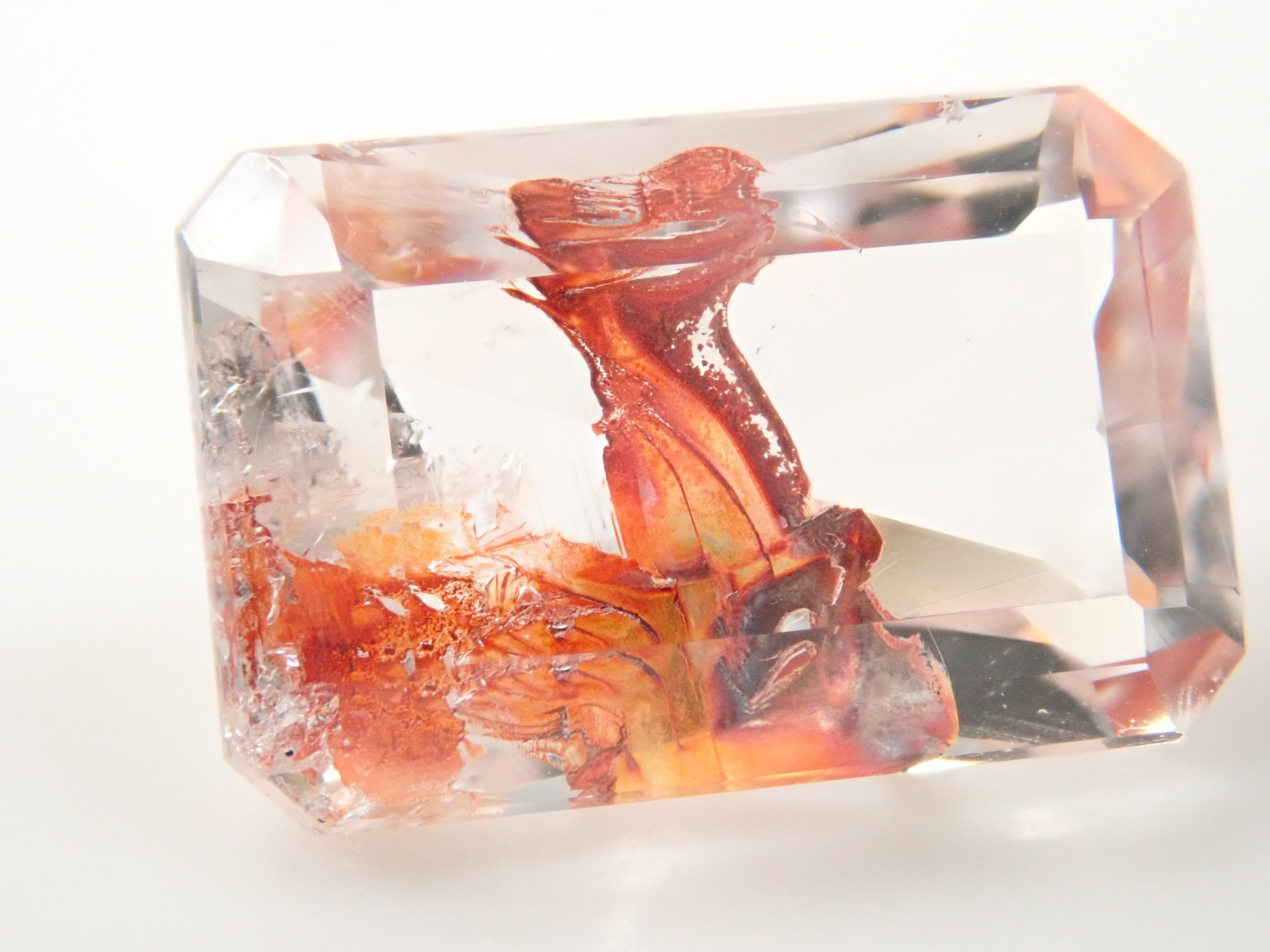 【12562073掲載】ブラジル産ライモナイトインクォーツ（オーロラクォーツ） 2.993ctルース