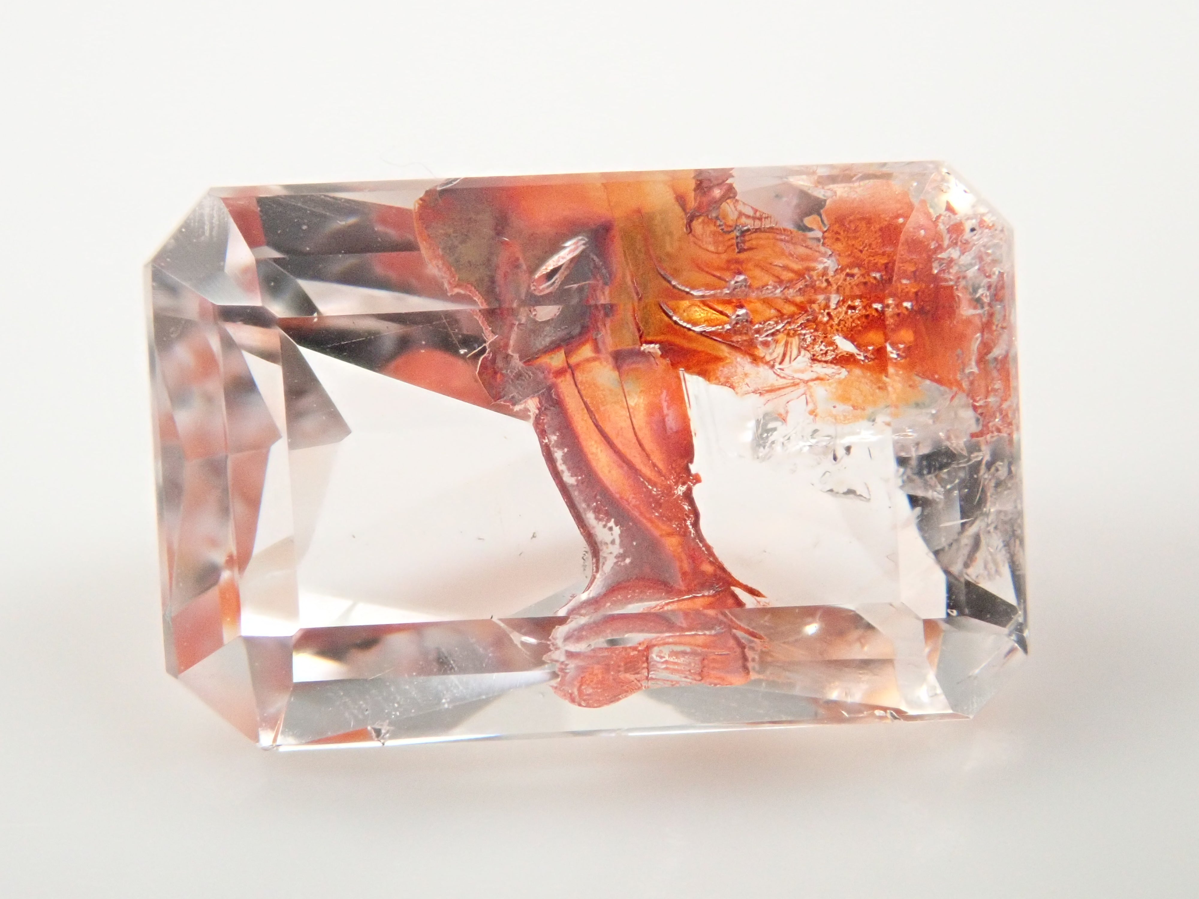 【12562073掲載】ブラジル産ライモナイトインクォーツ（オーロラクォーツ） 2.993ctルース