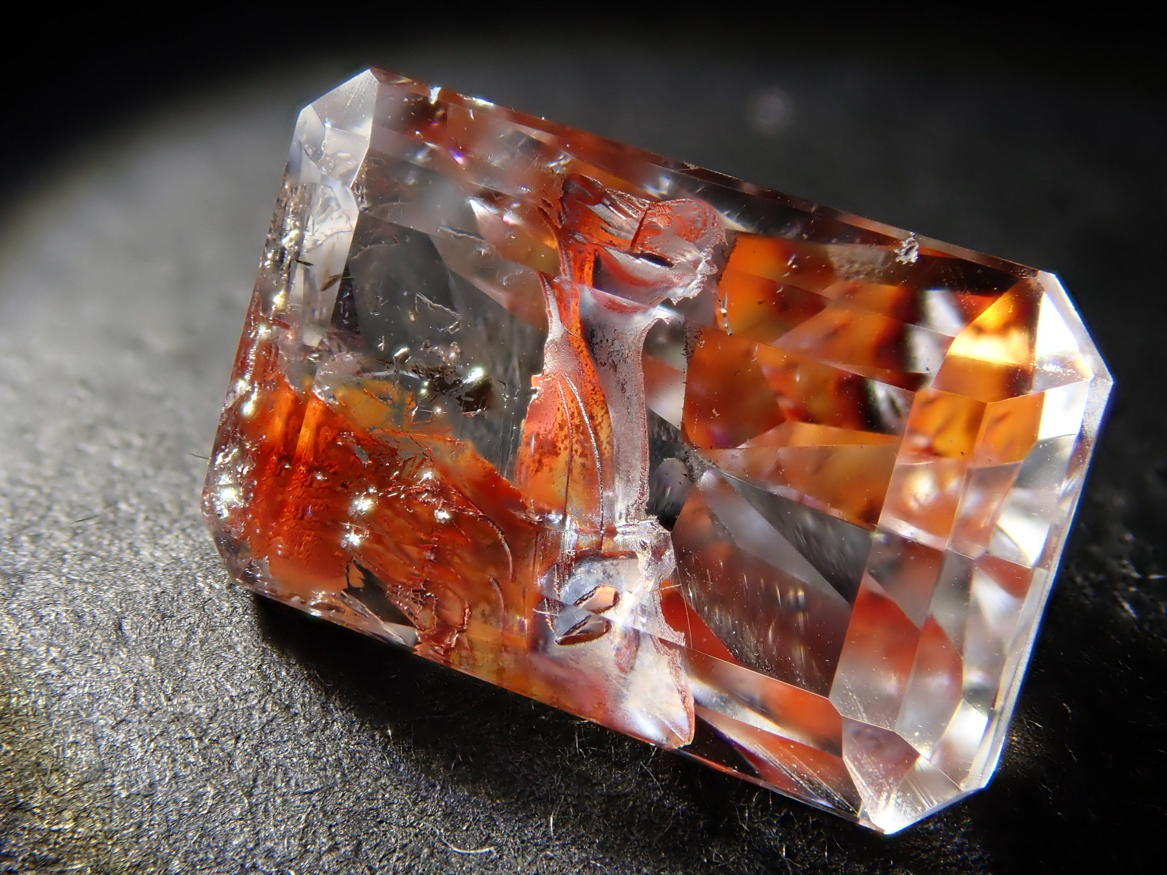 【12562073掲載】ブラジル産ライモナイトインクォーツ（オーロラクォーツ） 2.993ctルース