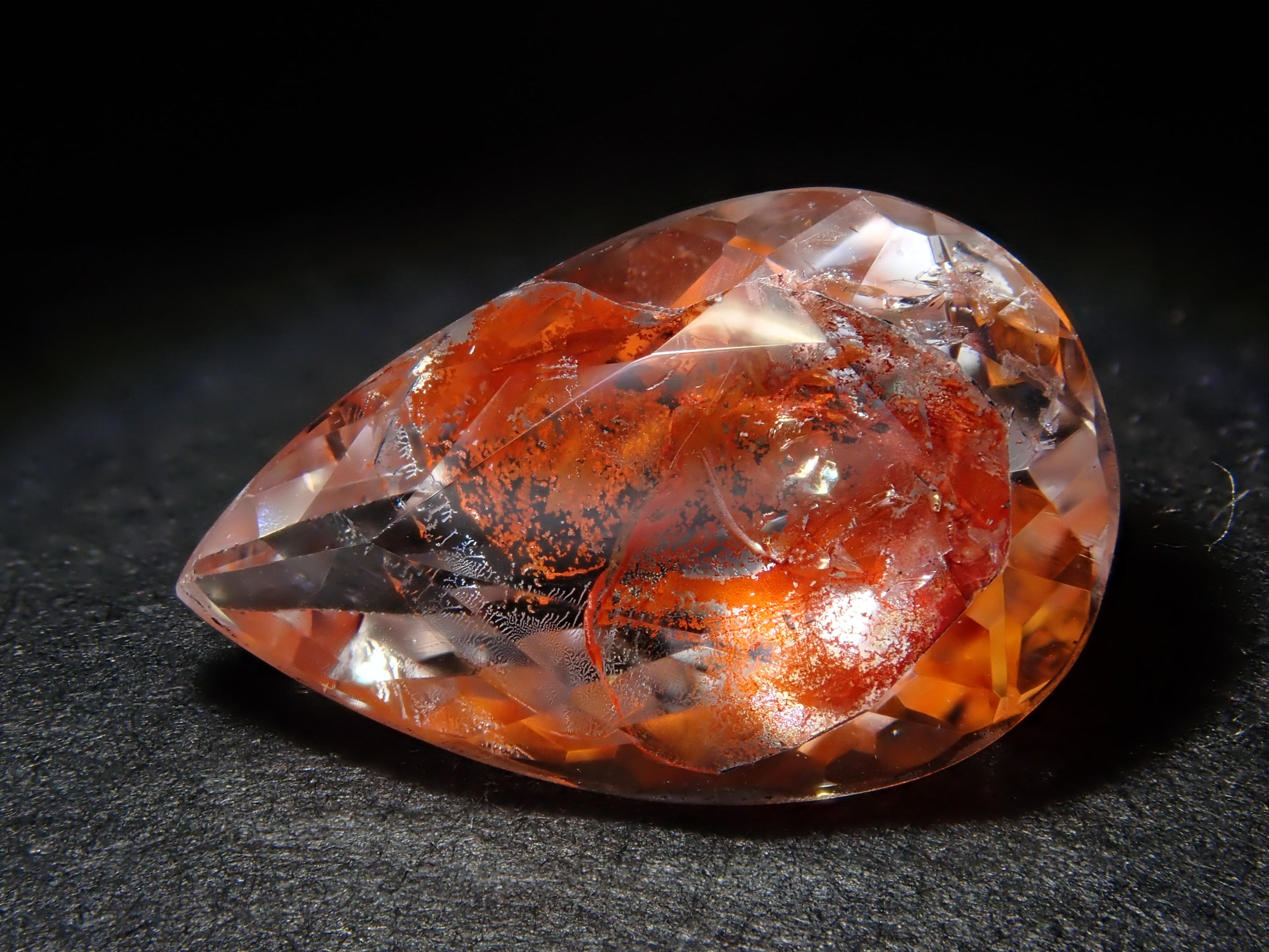 【12562074掲載】ブラジル産ライモナイトインクォーツ（オーロラクォーツ） 1.894ctルース