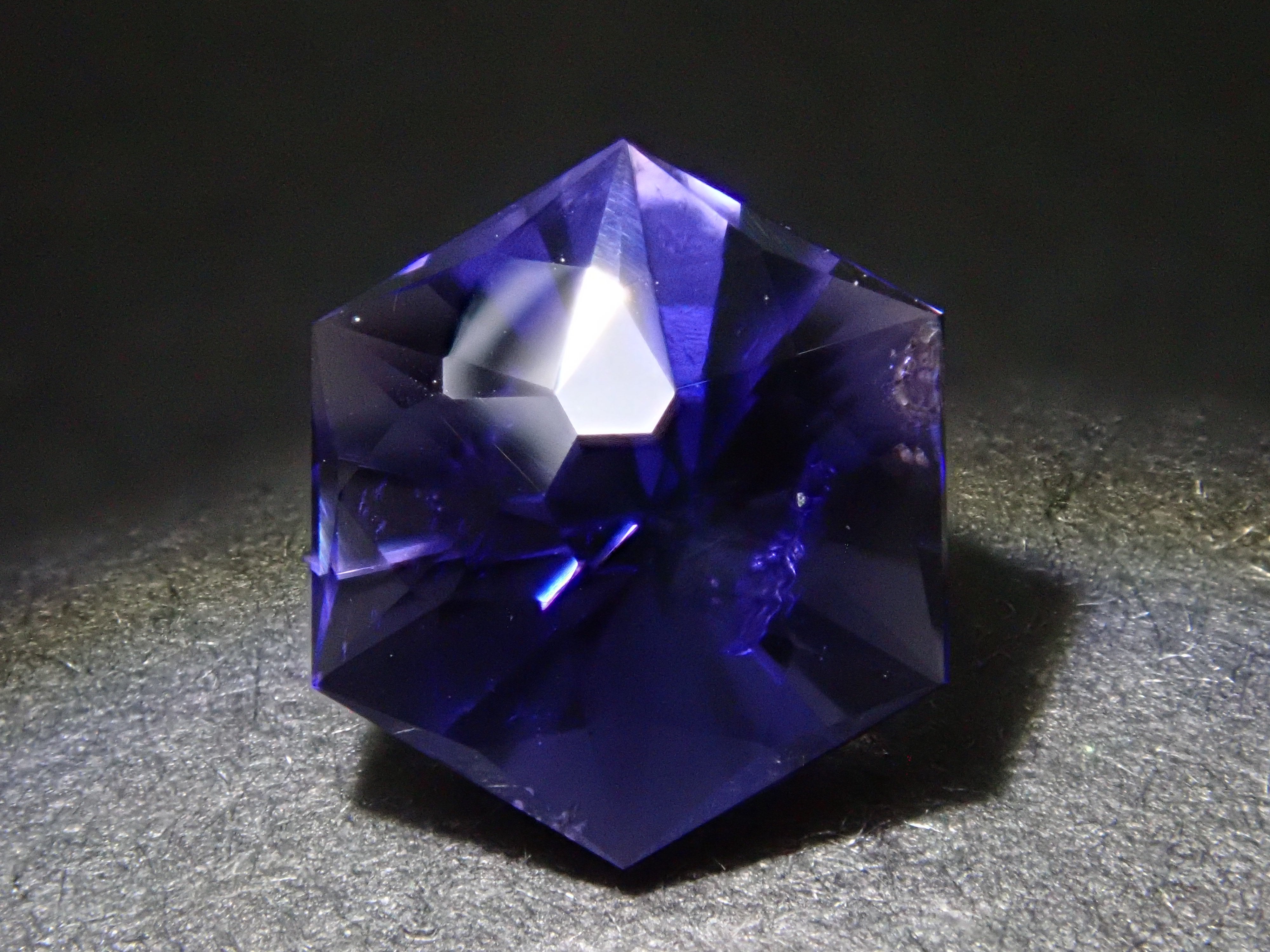 【12562099掲載】インド産アイオライトサンストーン 0.920ctルース