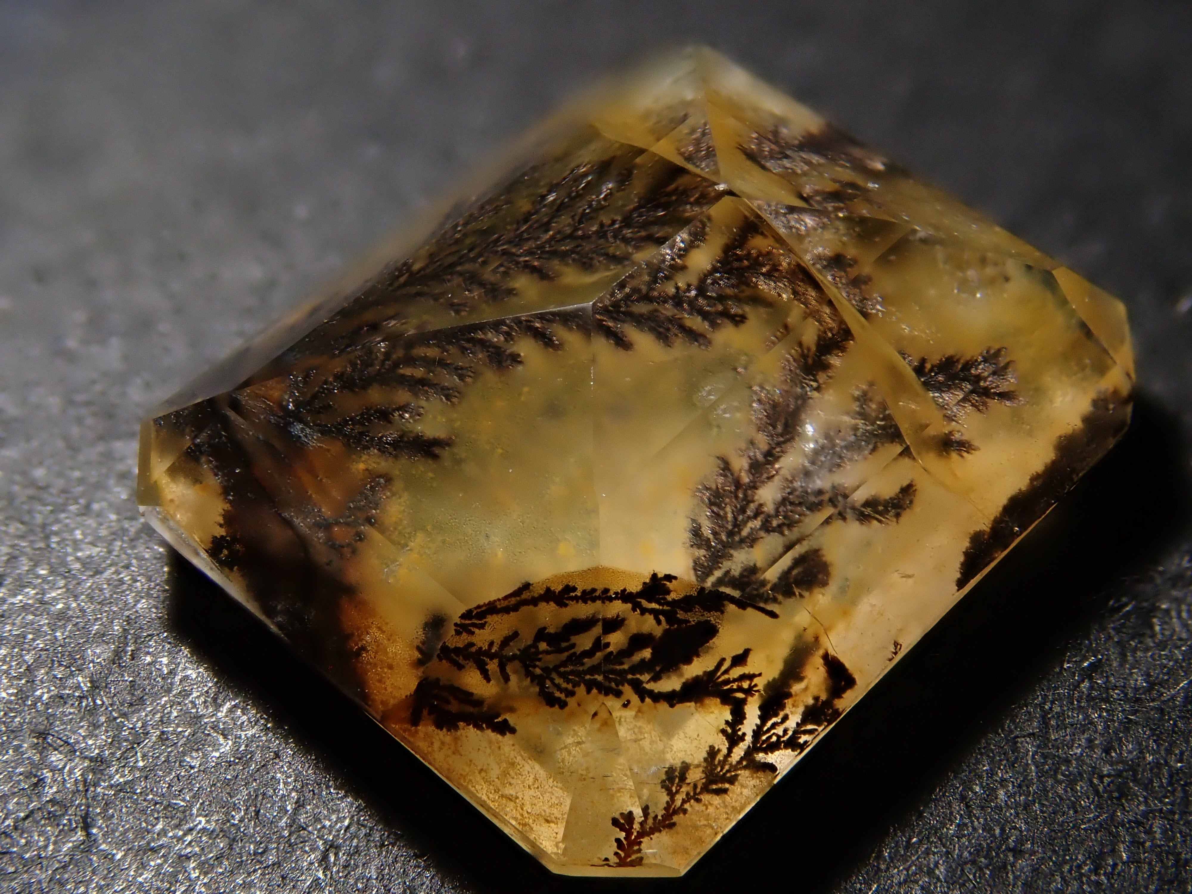 【12562080掲載】ブラジル産デンドリティッククォーツ 4.182ctルース