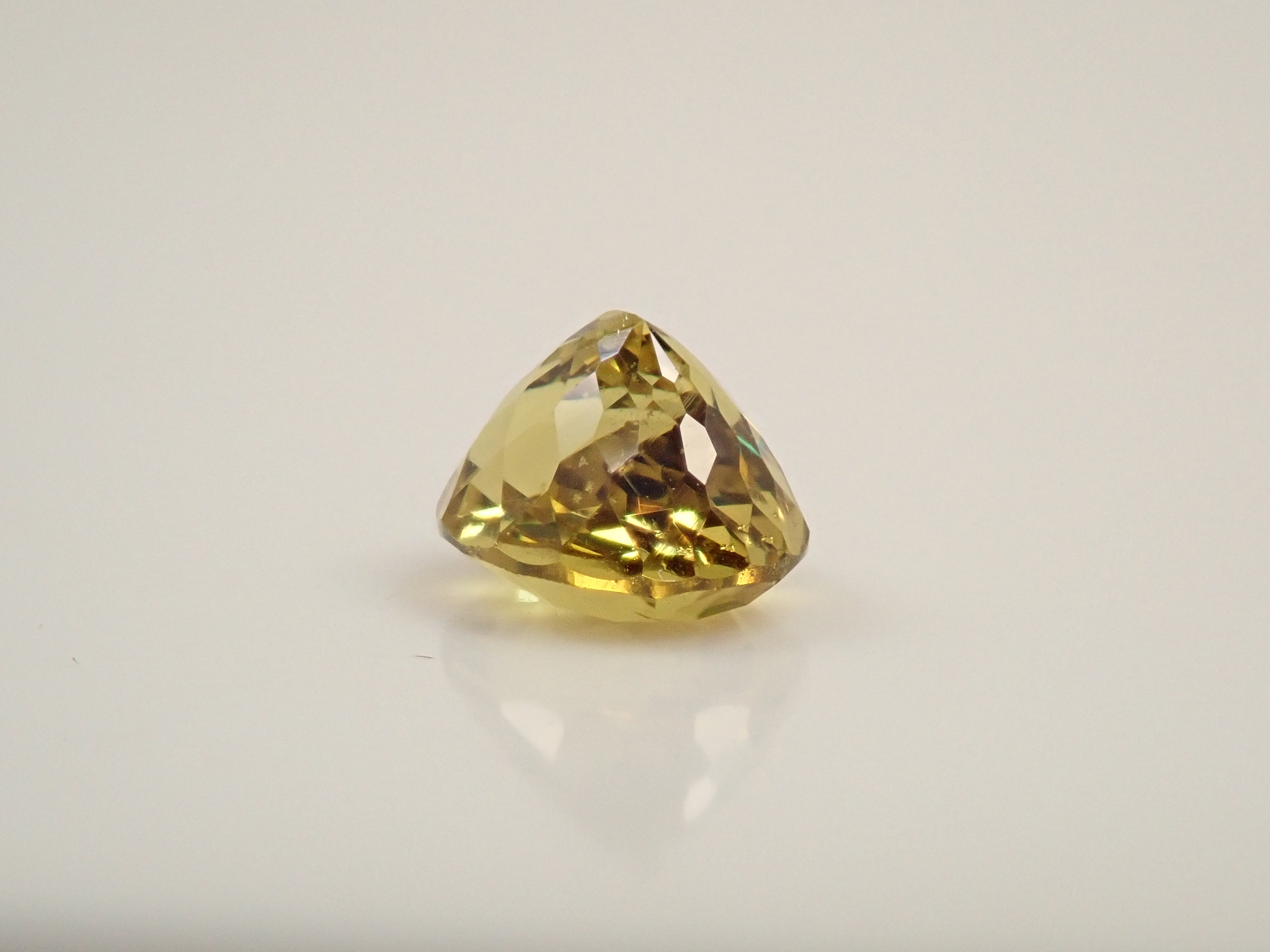 【12559534掲載】マリガーネット（グロッシュラー/アンドラダイト・ガーネット） 0.675ctルース