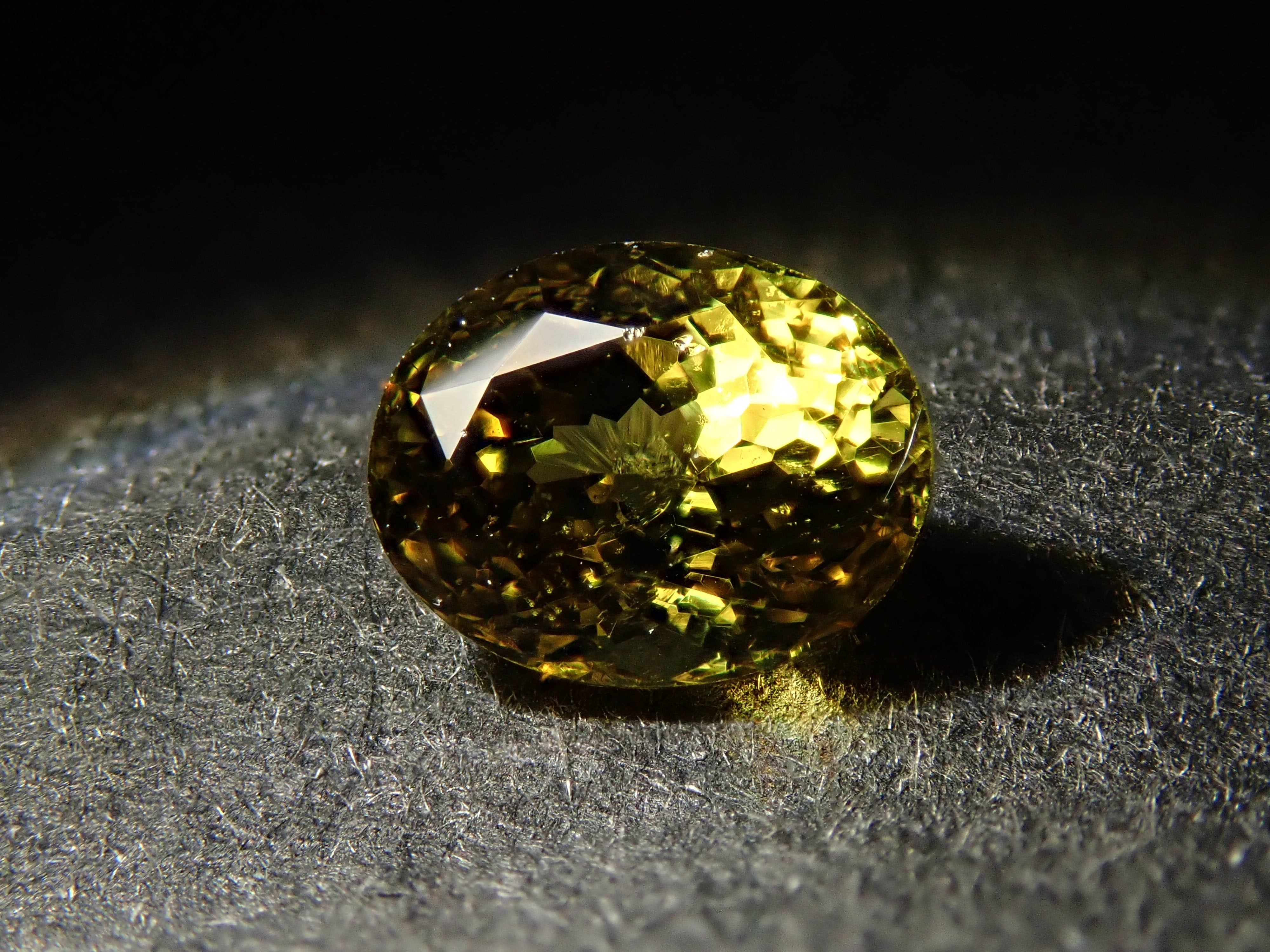 【12559534掲載】マリガーネット（グロッシュラー/アンドラダイト・ガーネット） 0.675ctルース