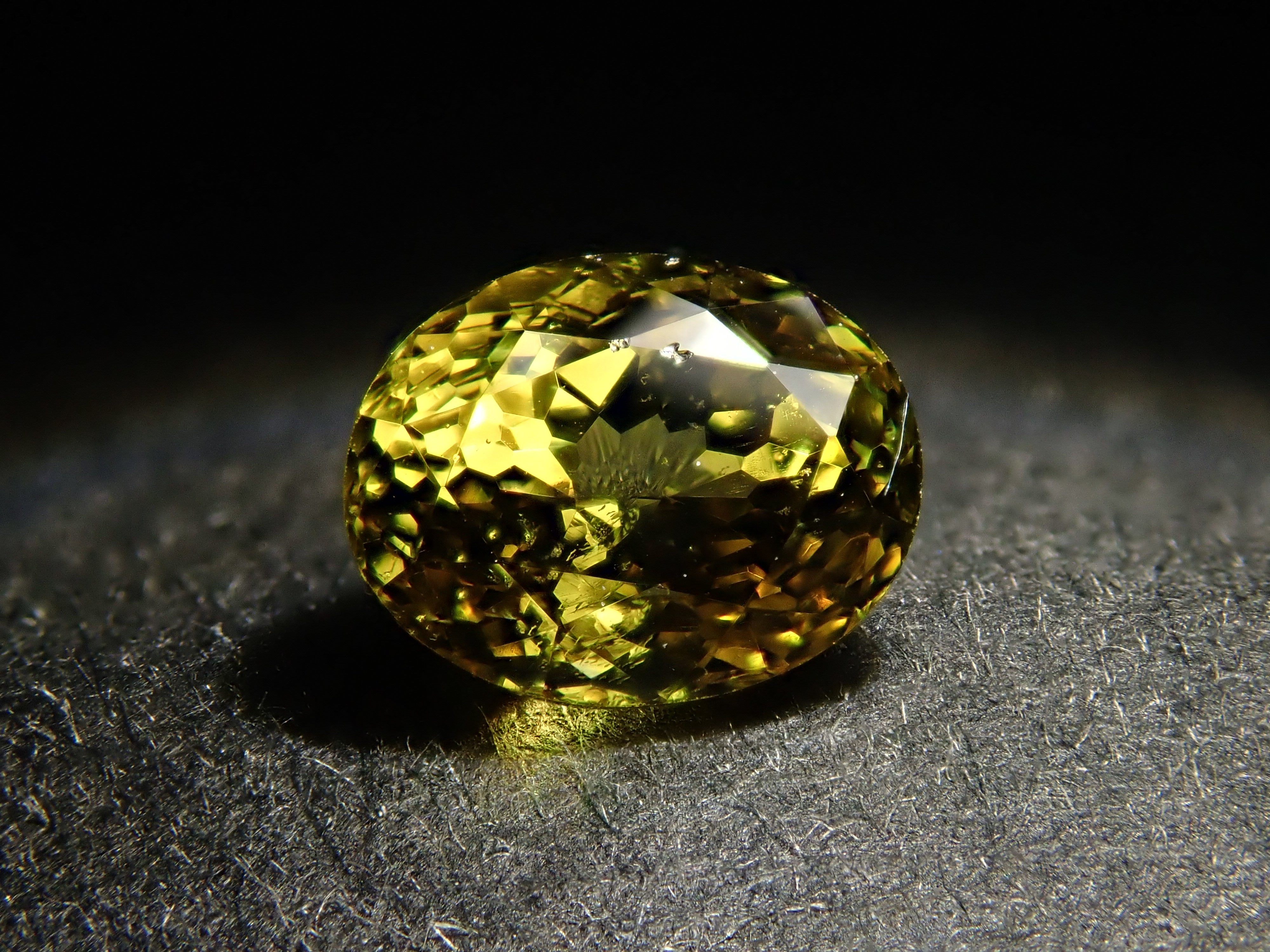 【12559534掲載】マリガーネット（グロッシュラー/アンドラダイト・ガーネット） 0.675ctルース