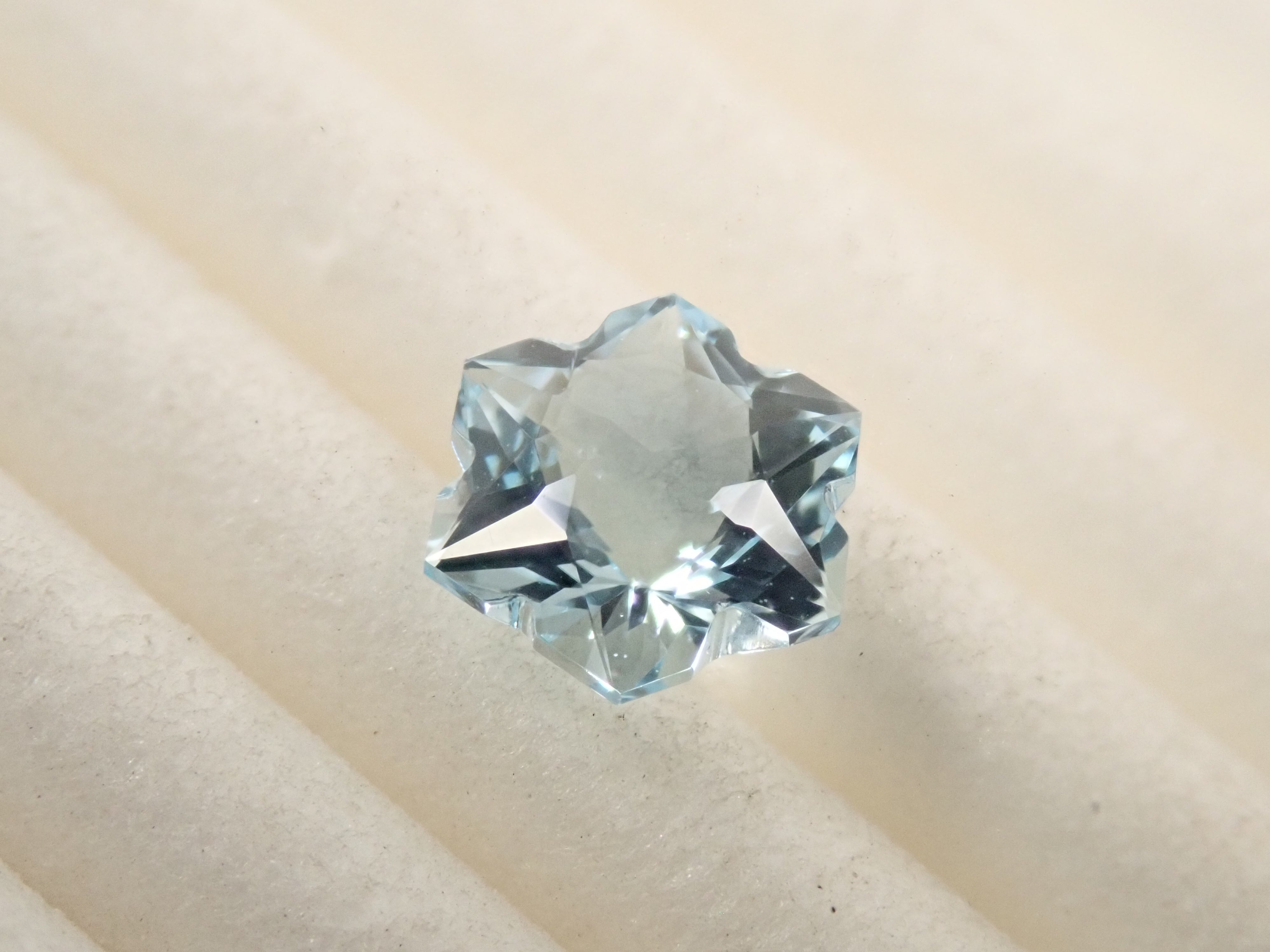 【12562066掲載】ブラジル産スカイブルートパーズ 0.834ctルース