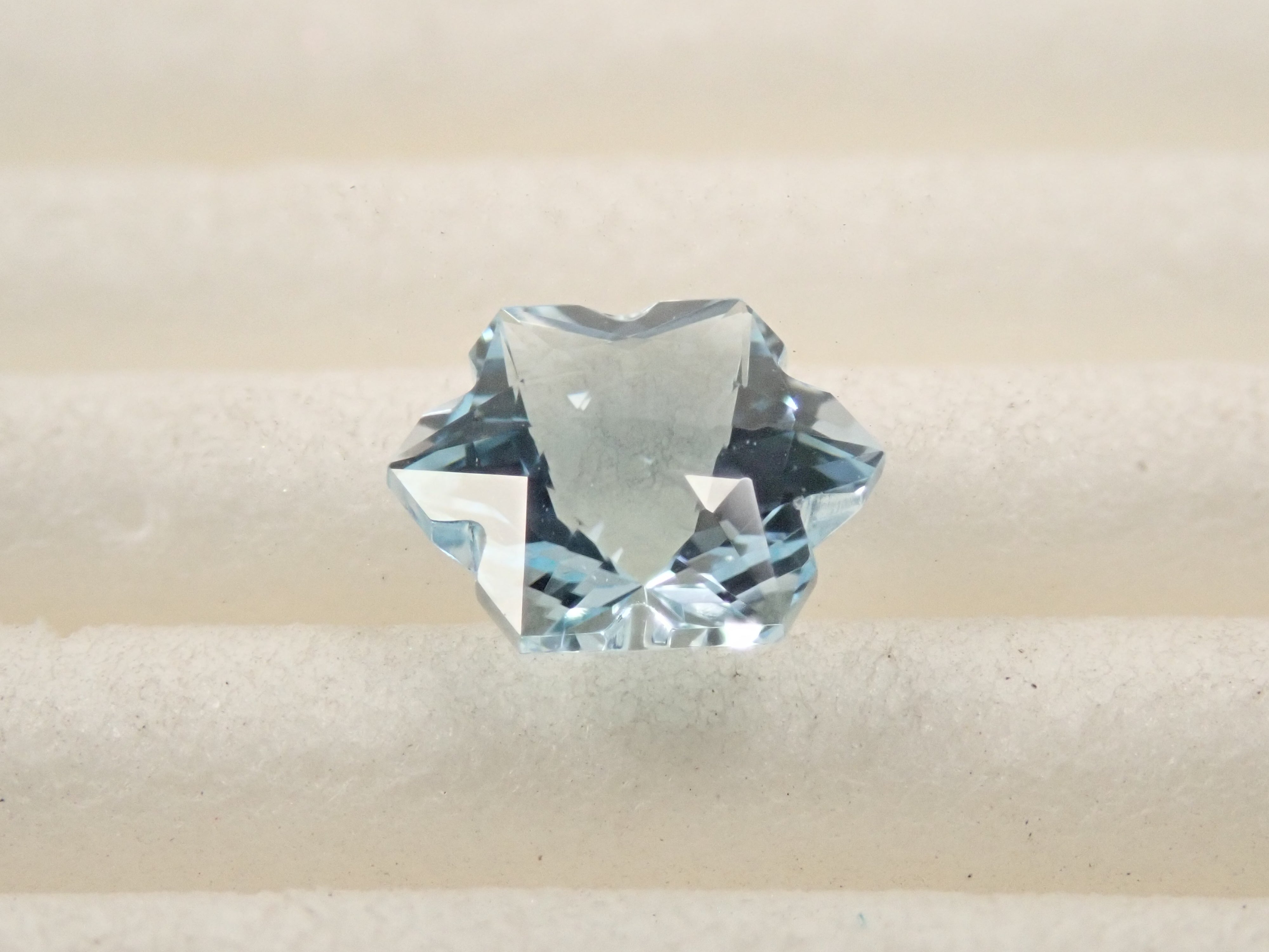 【12562066掲載】ブラジル産スカイブルートパーズ 0.834ctルース