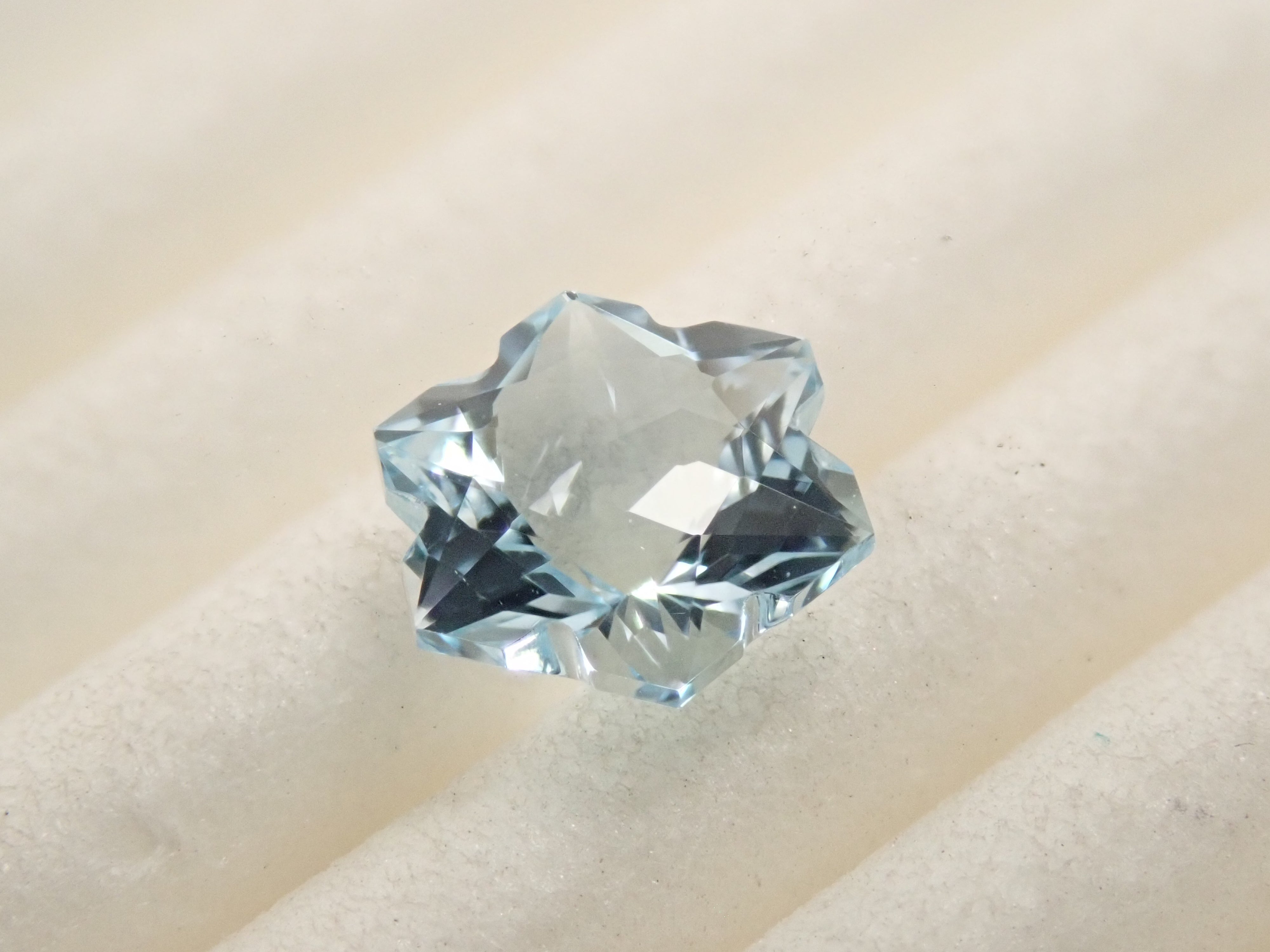 【12562066掲載】ブラジル産スカイブルートパーズ 0.834ctルース