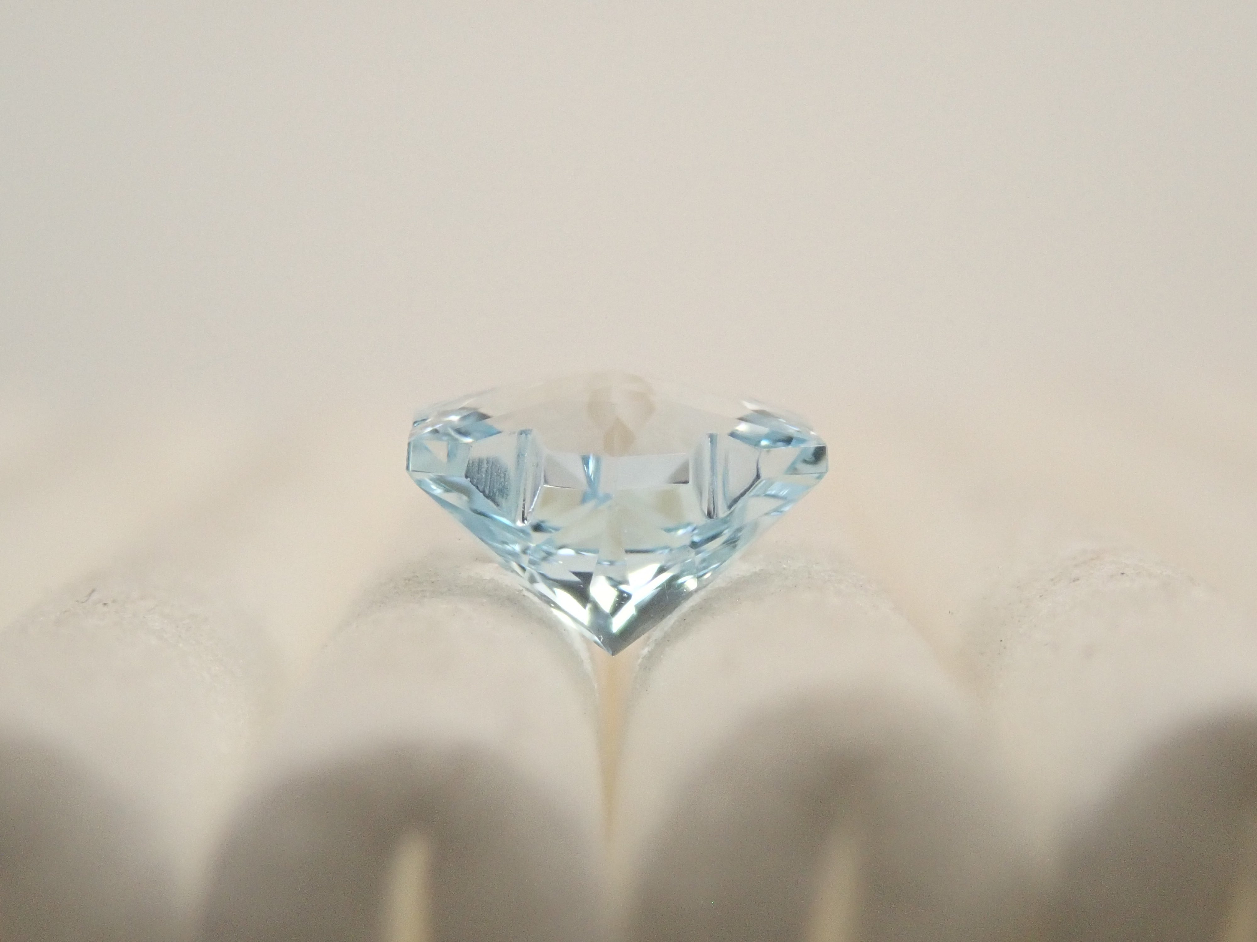 【12562066掲載】ブラジル産スカイブルートパーズ 0.834ctルース