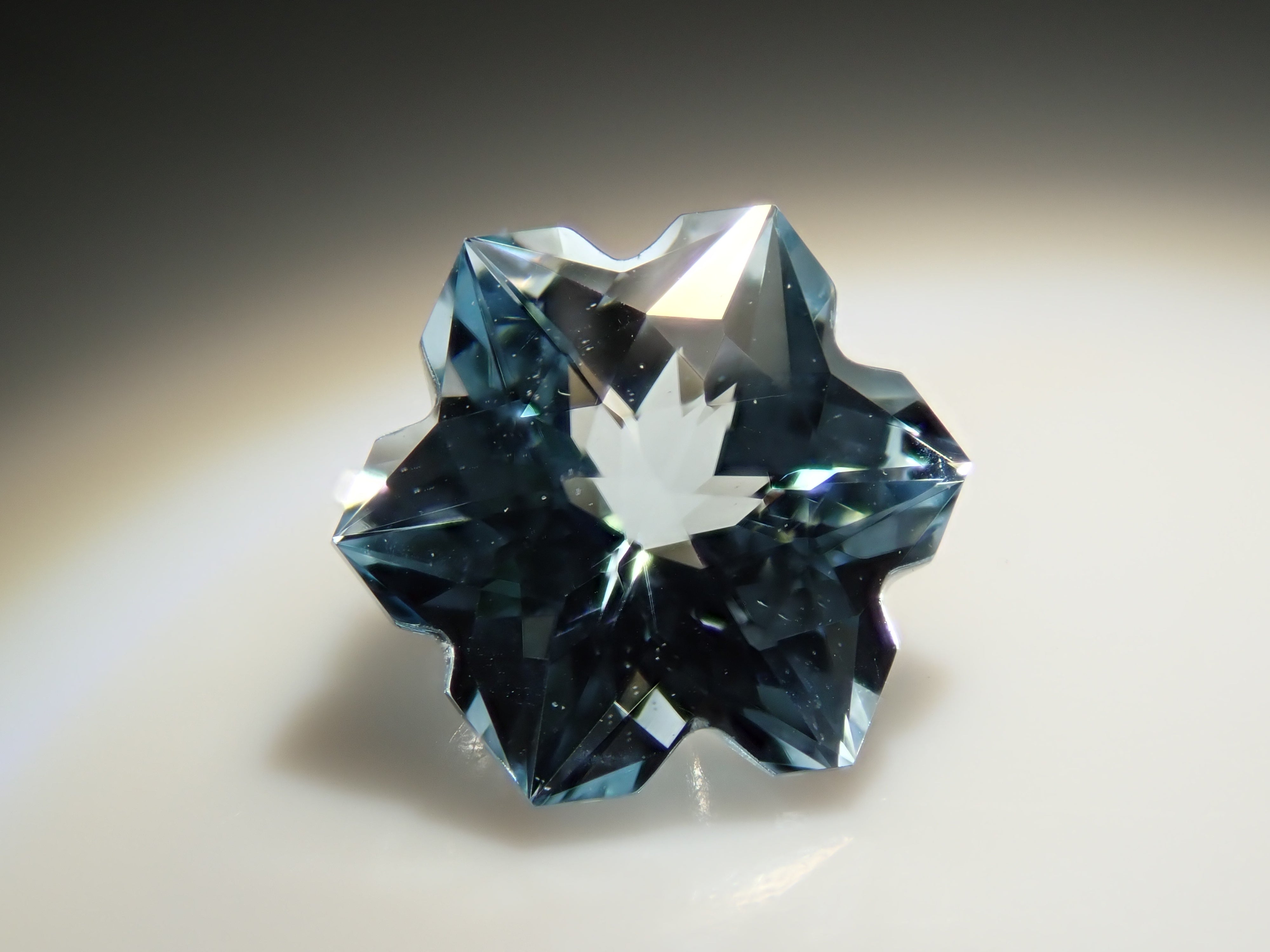 【12562066掲載】ブラジル産スカイブルートパーズ 0.834ctルース