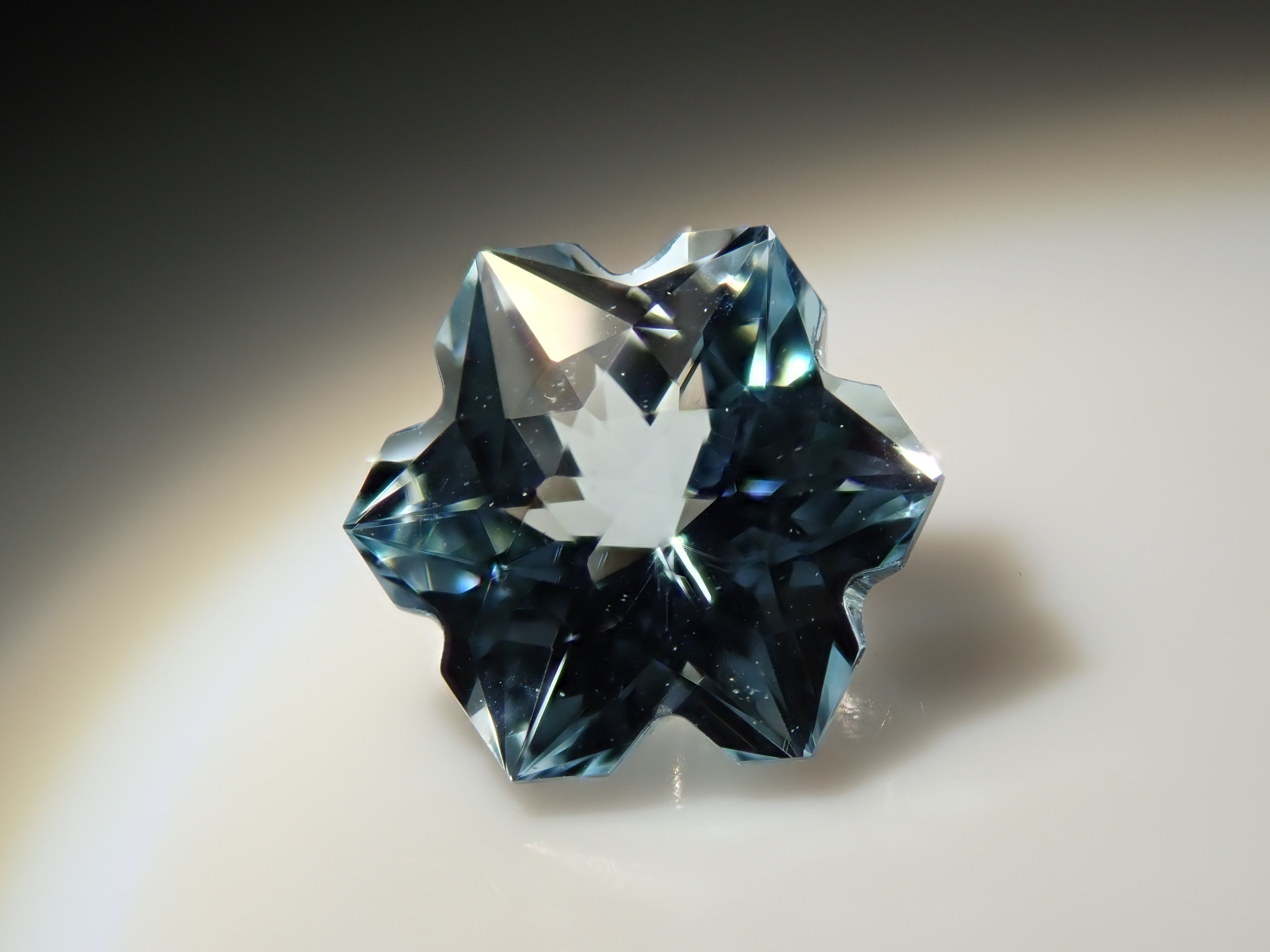 【12562066掲載】ブラジル産スカイブルートパーズ 0.834ctルース