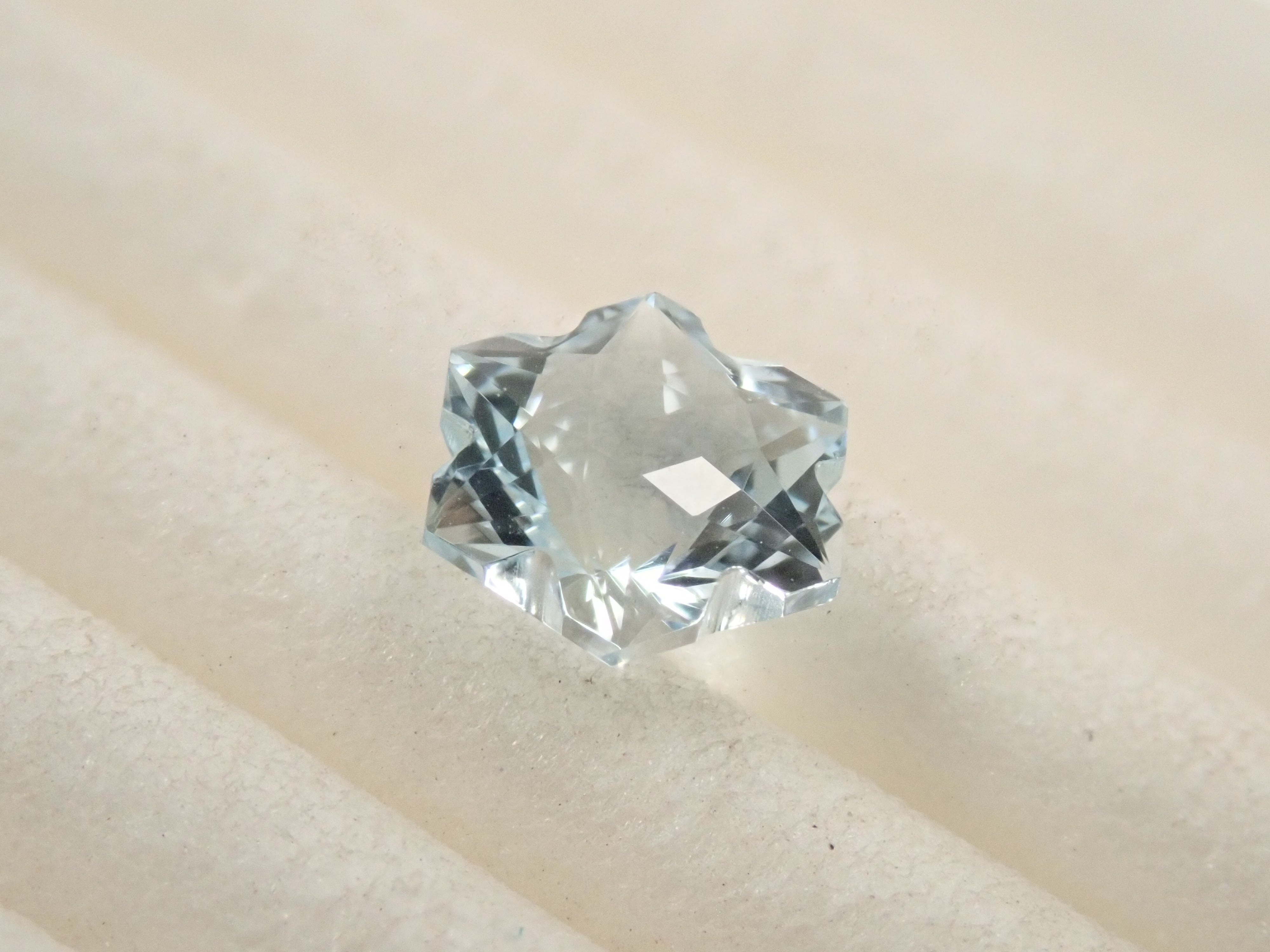 【12562067掲載】ブラジル産スカイブルートパーズ 0.746ctルース