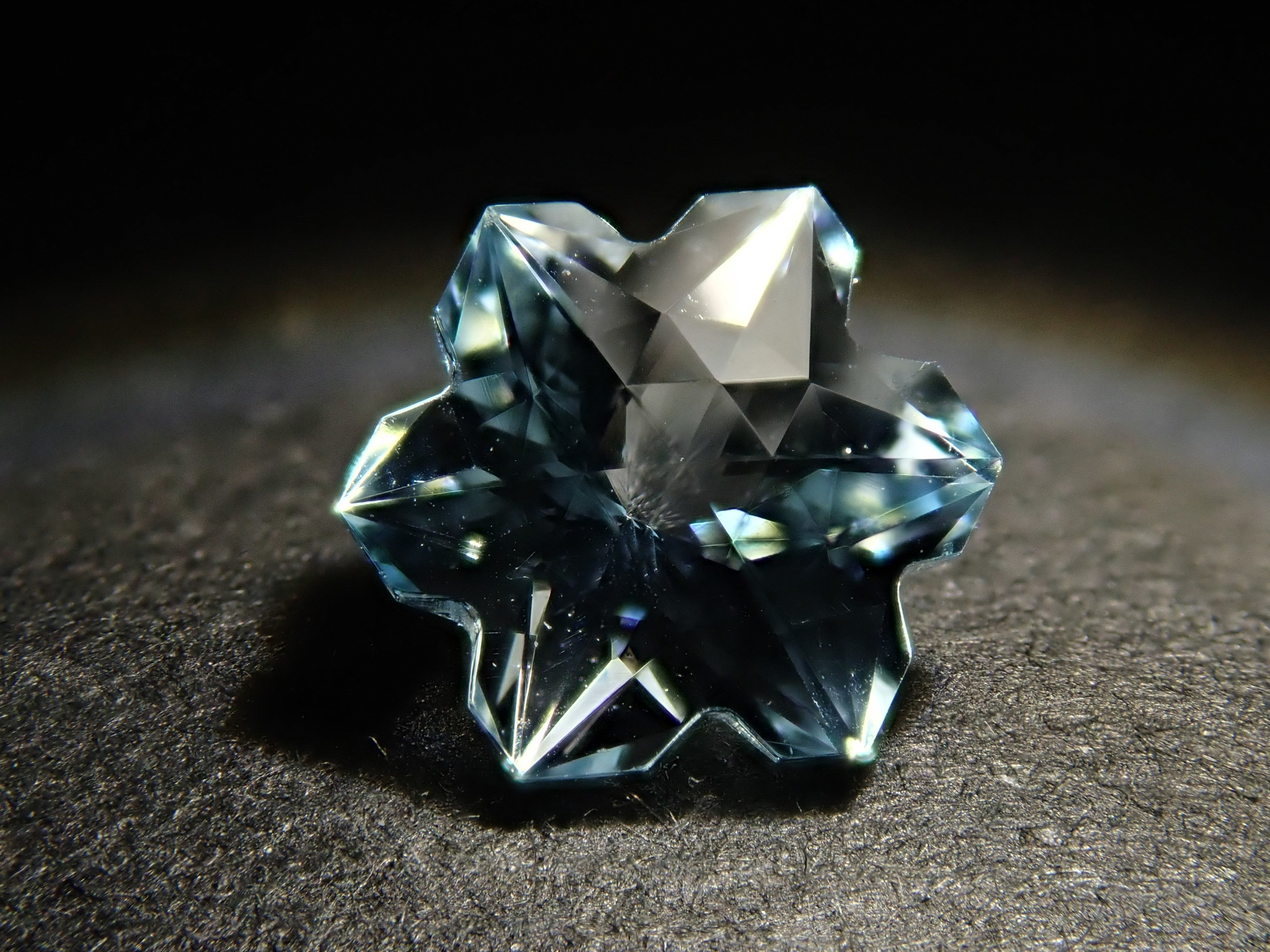 【12562067掲載】ブラジル産スカイブルートパーズ 0.746ctルース