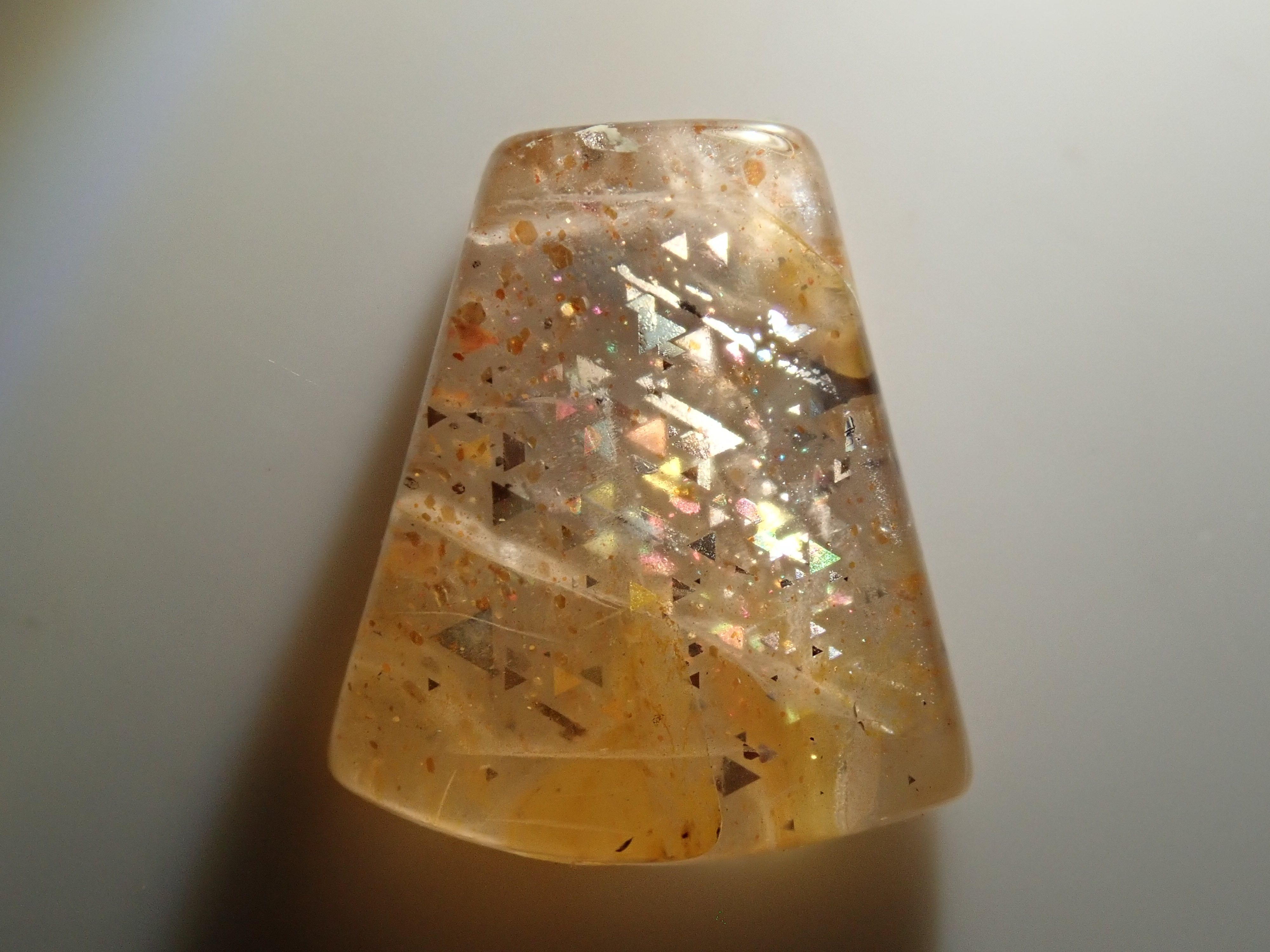 【12562046掲載】オーストラリア産レインボーラティスサンストーン 3.327ctルース