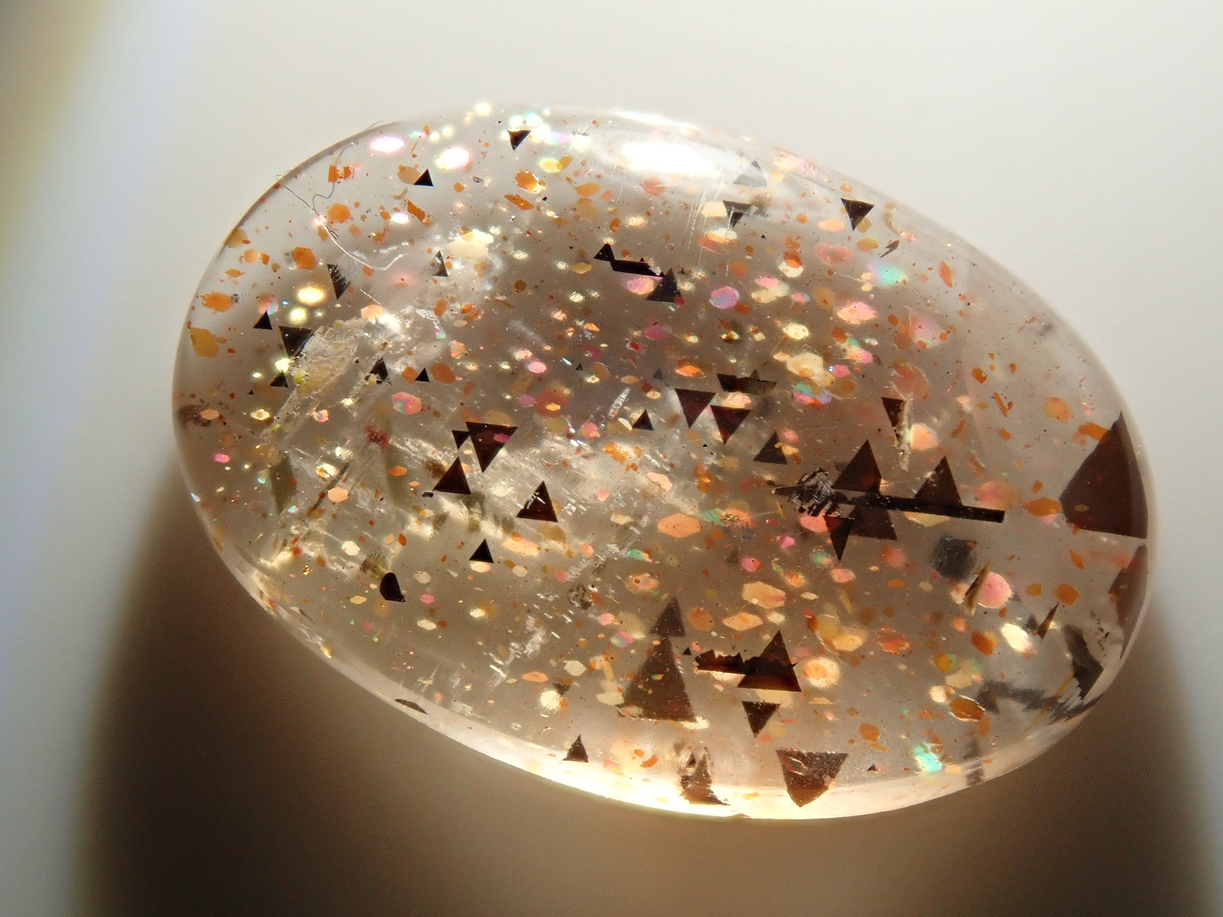 【12562047掲載】オーストラリア産レインボーラティスサンストーン 3.504ctルース