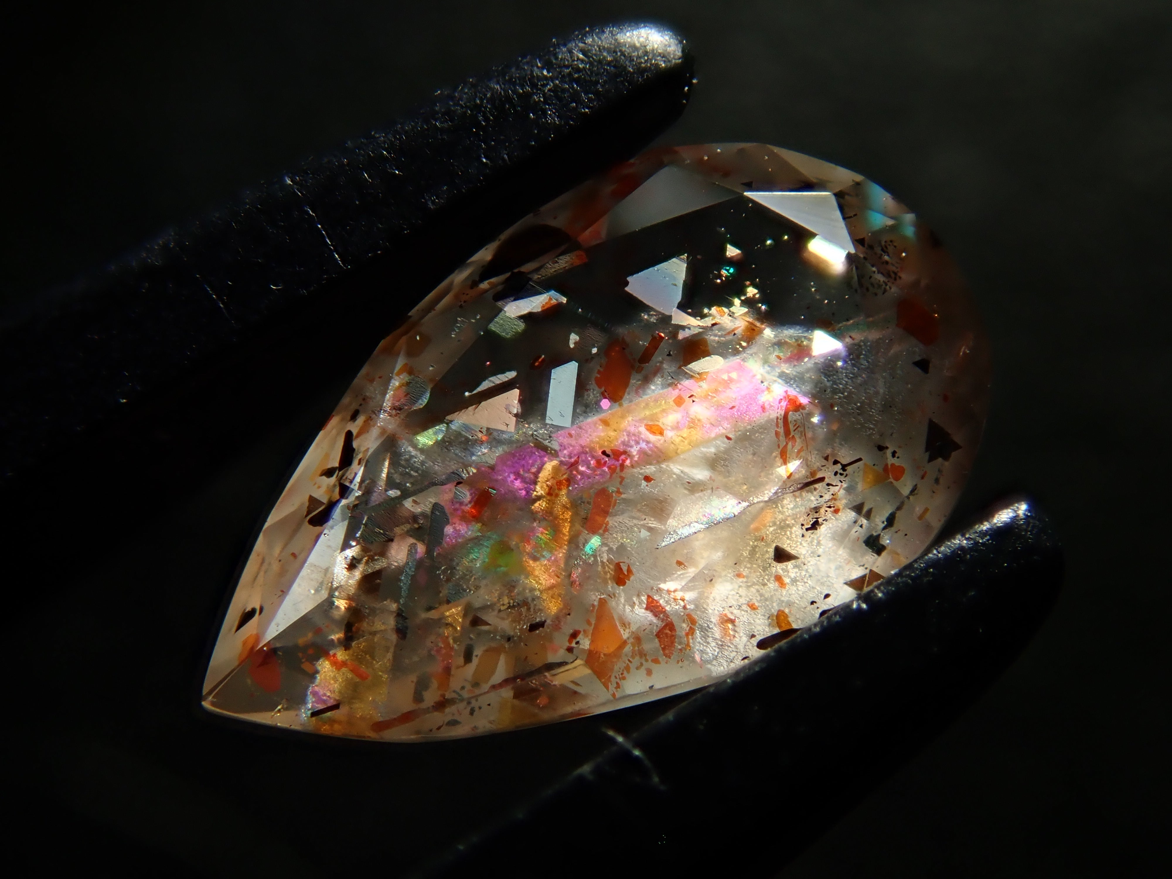 【12562049掲載】オーストラリア産レインボーラティスサンストーン 0.373ctルース