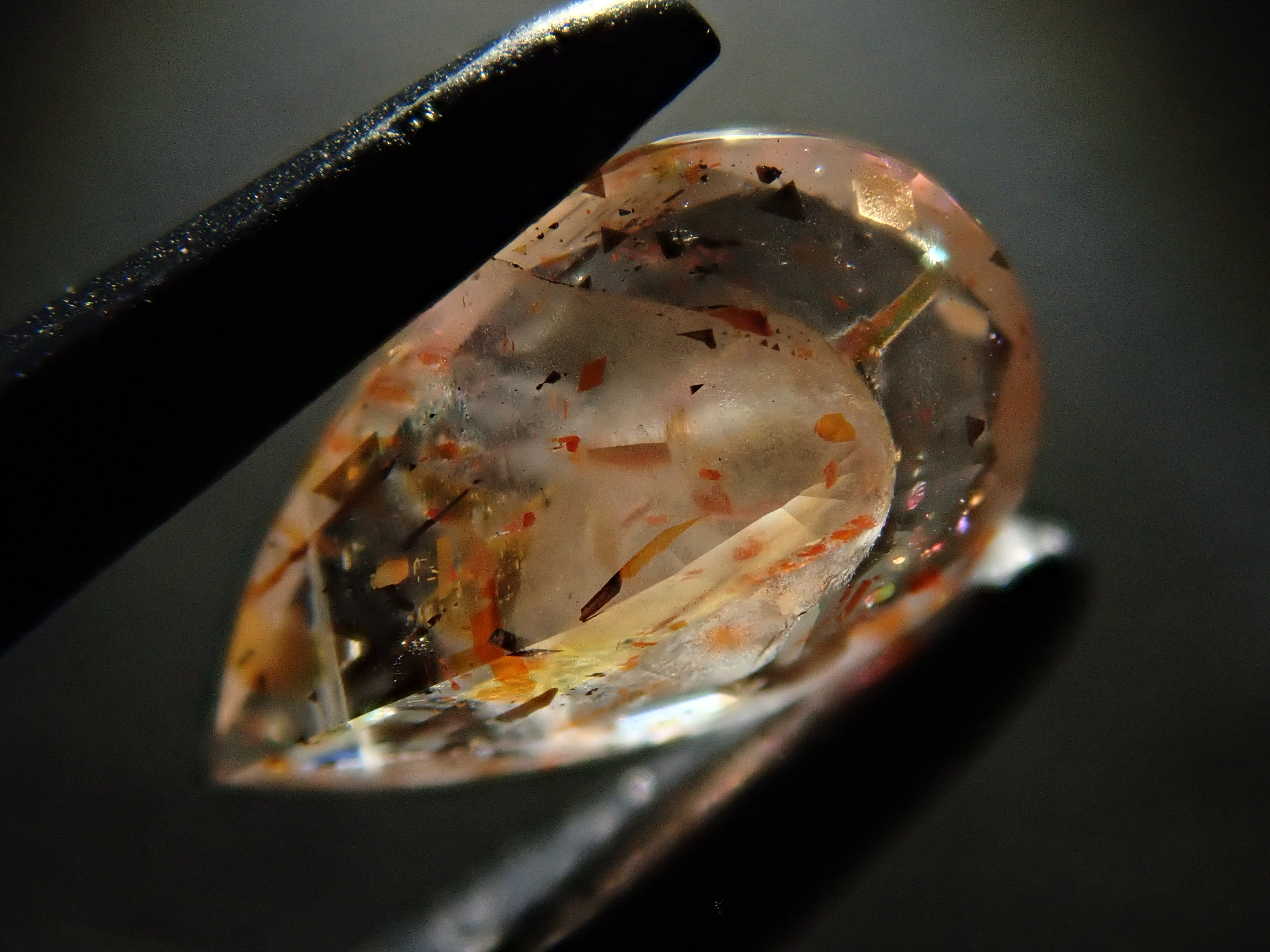 【12562049掲載】オーストラリア産レインボーラティスサンストーン 0.373ctルース