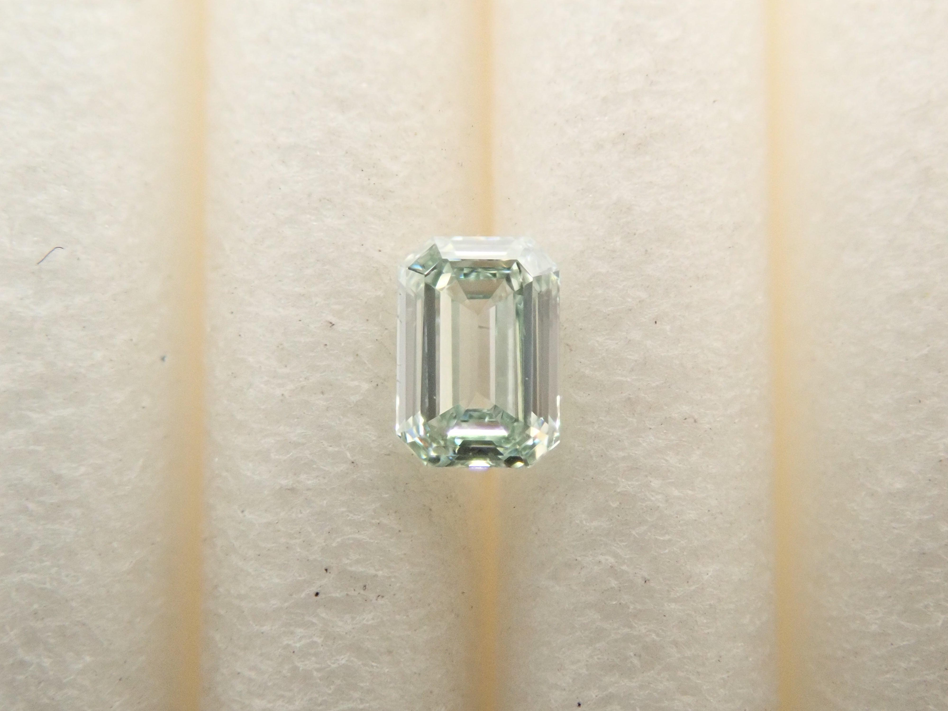 ブルーダイヤモンド（トリートメント） 0.110ctルース(Fancy Light Blue Green, VVS2)
