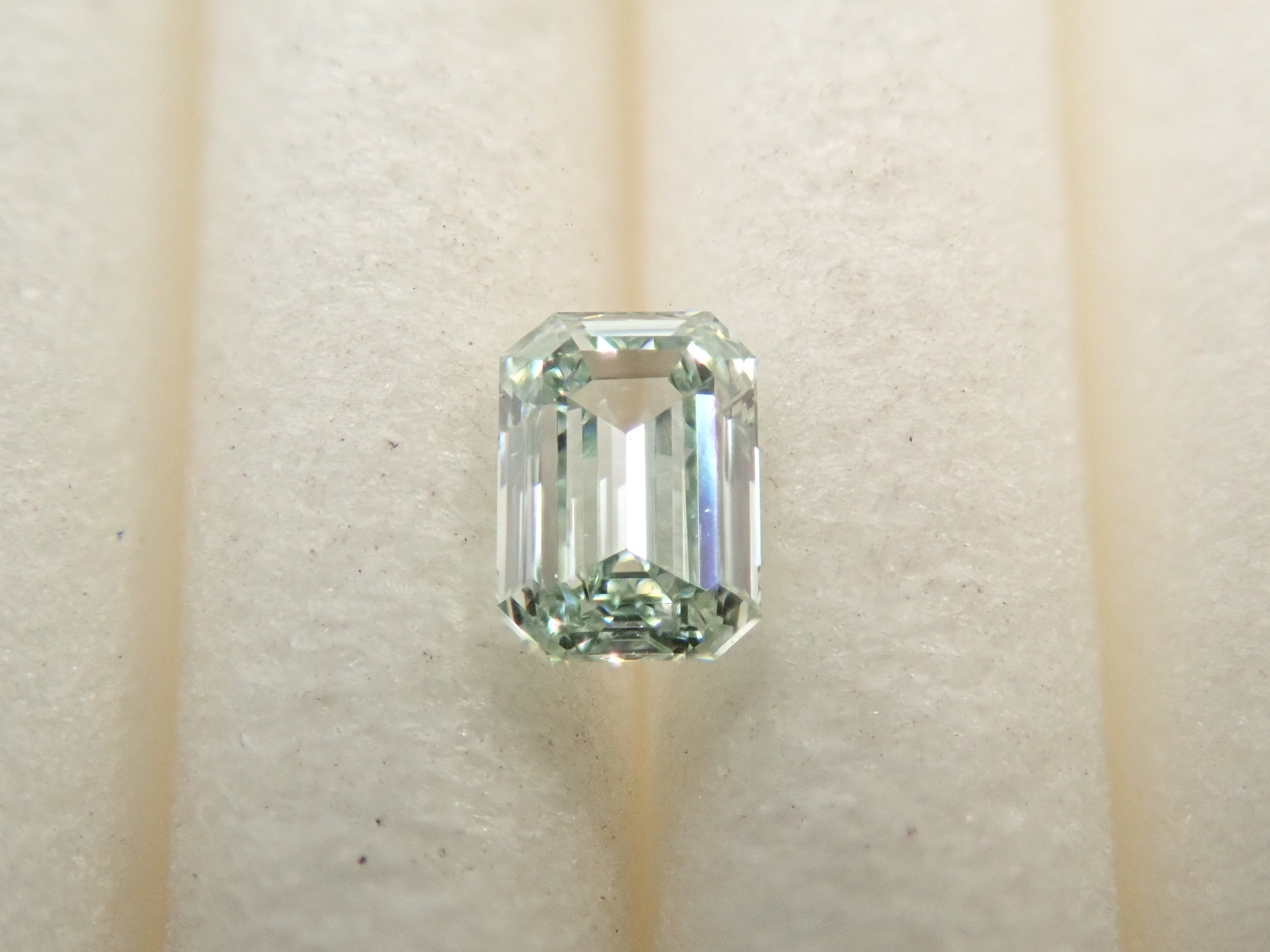 ブルーダイヤモンド（トリートメント） 0.110ctルース(Fancy Light Blue Green, VVS2)
