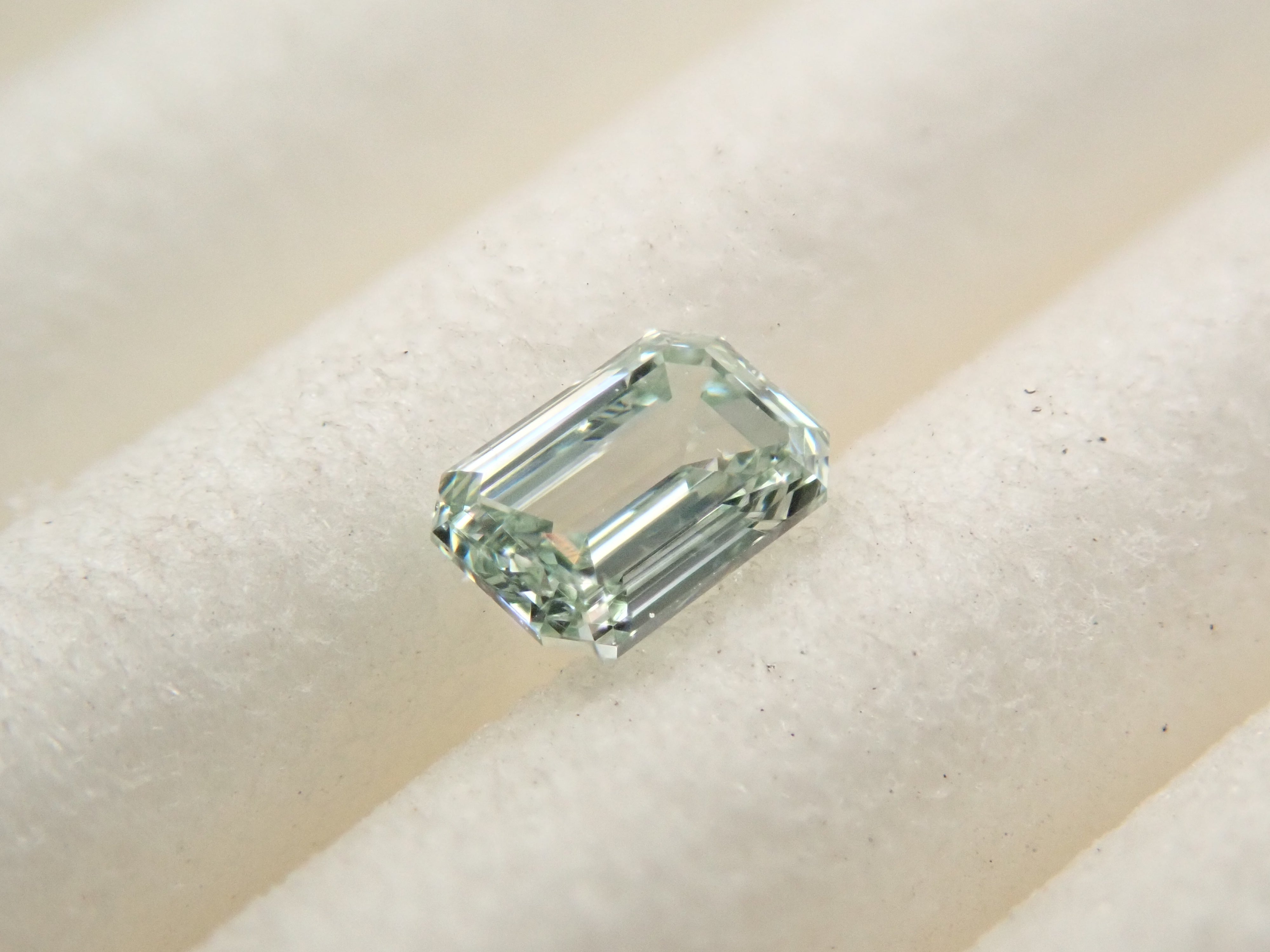 ブルーダイヤモンド（トリートメント） 0.110ctルース(Fancy Light Blue Green, VVS2)