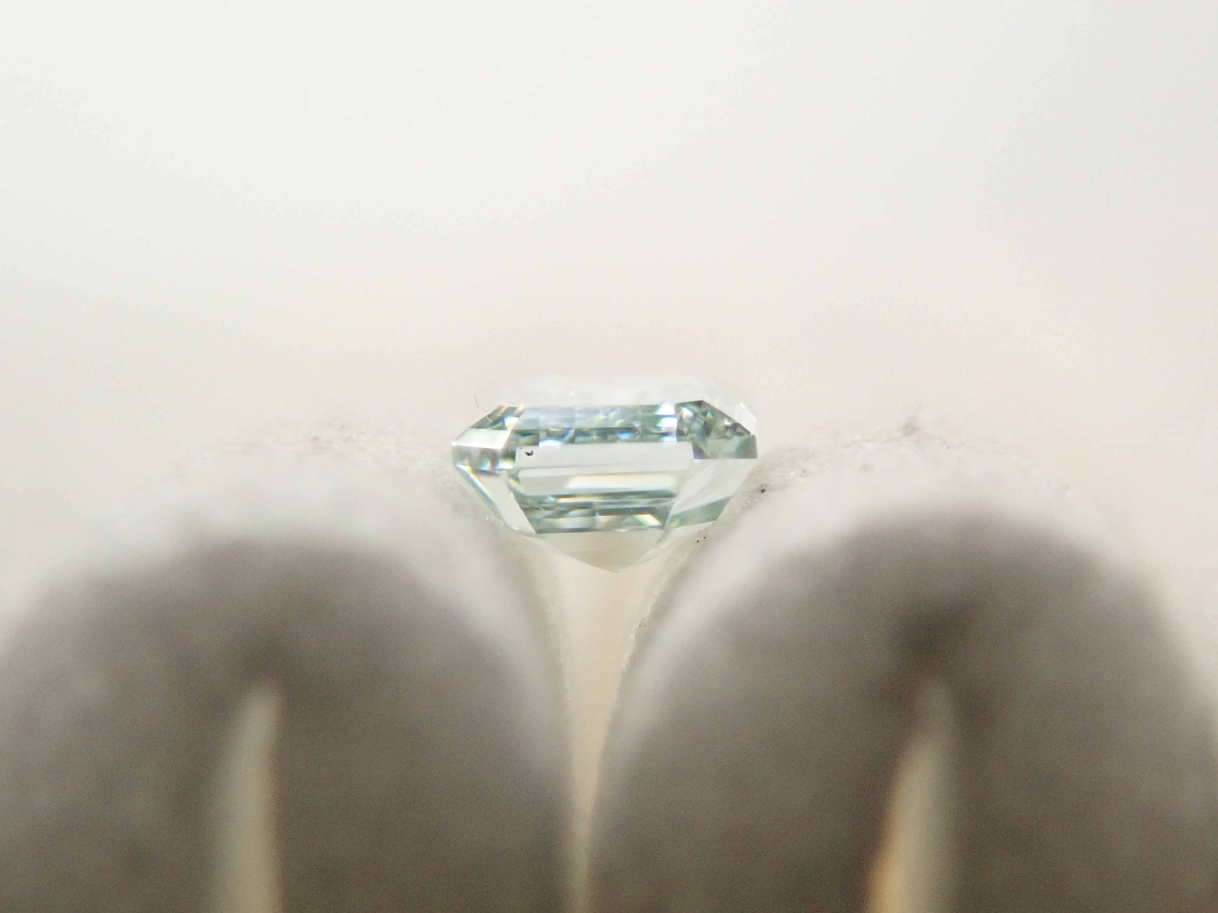 ブルーダイヤモンド（トリートメント） 0.110ctルース(Fancy Light Blue Green, VVS2)
