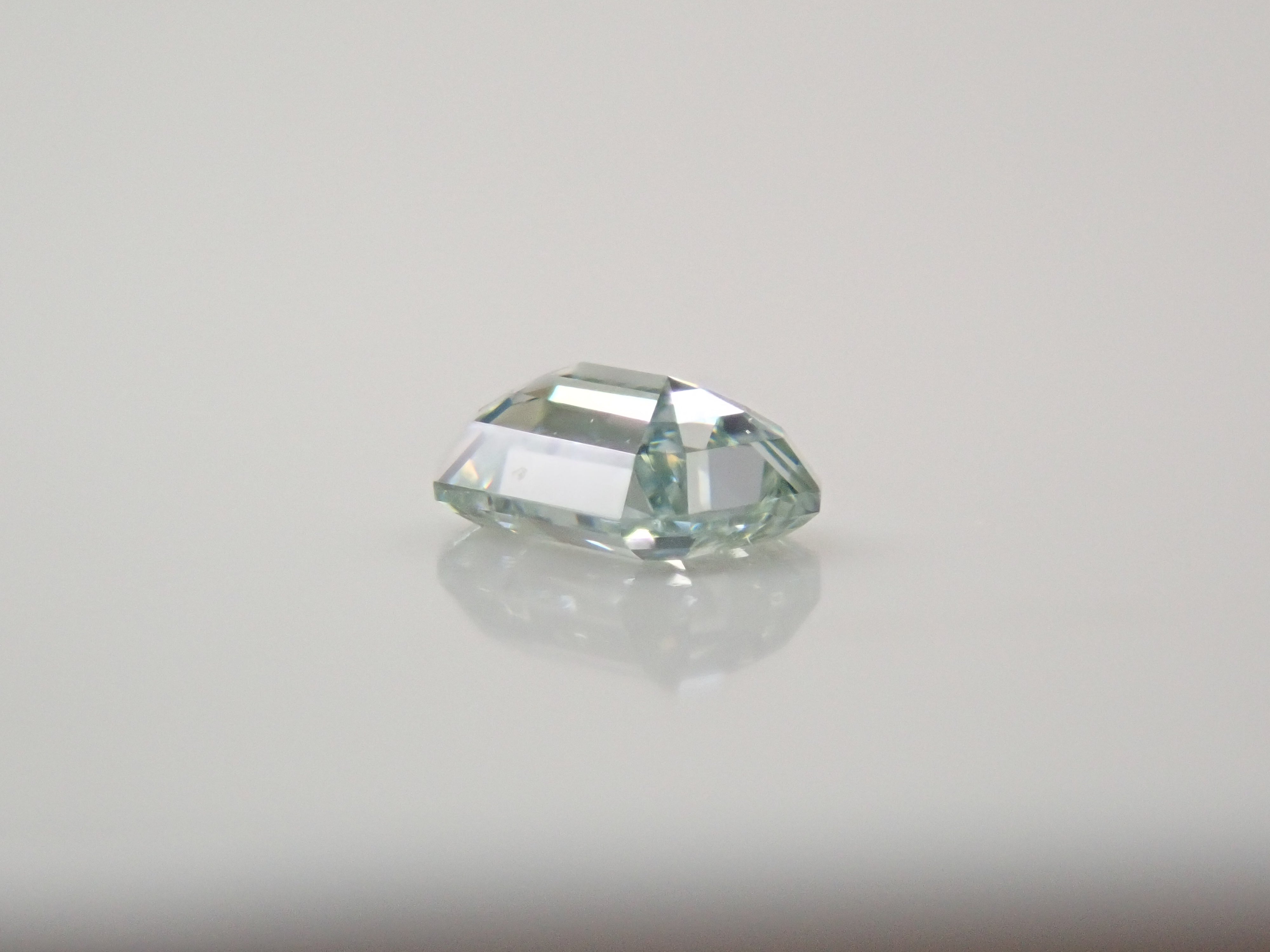 ブルーダイヤモンド（トリートメント） 0.110ctルース(Fancy Light Blue Green, VVS2)