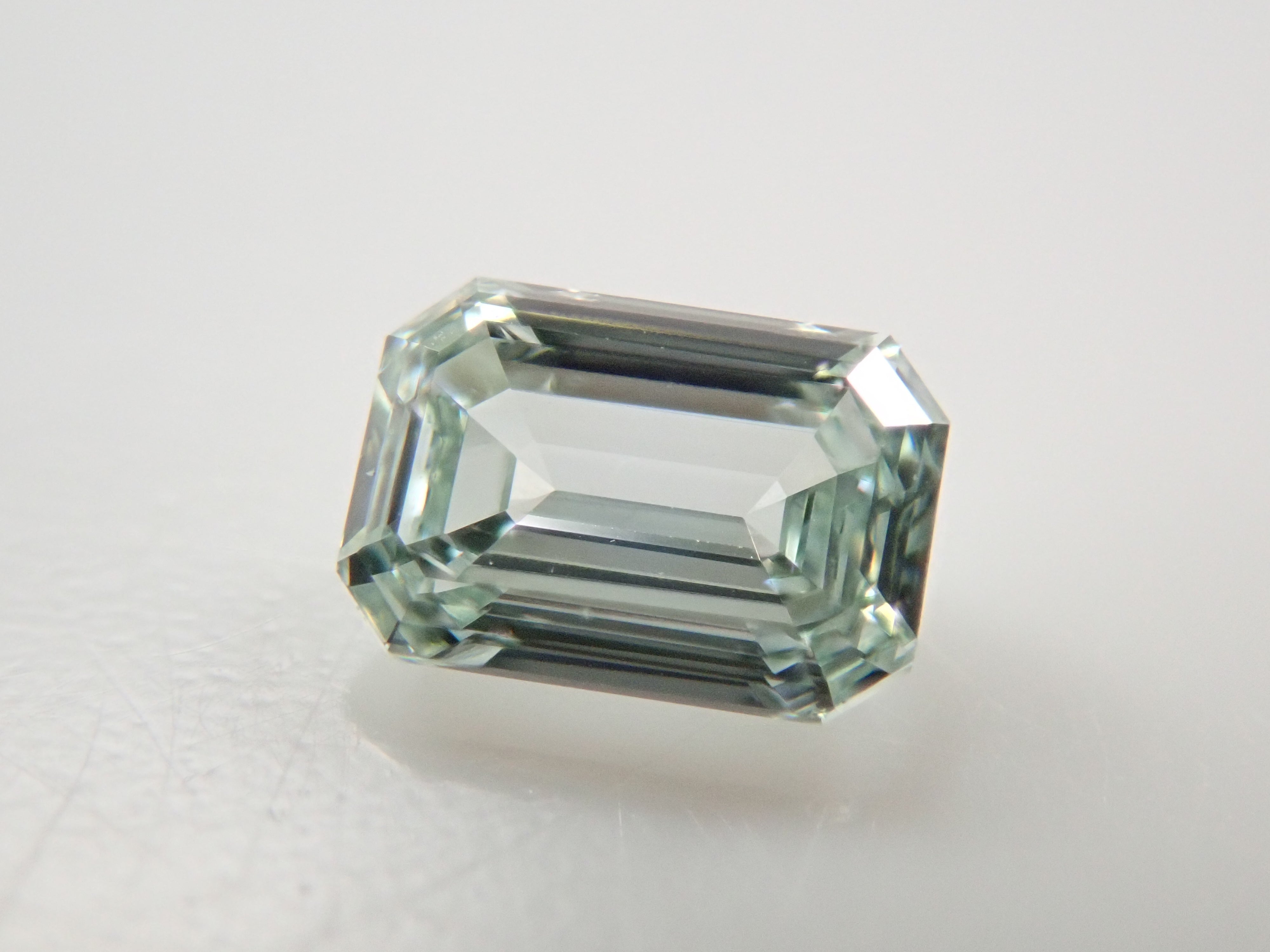ブルーダイヤモンド（トリートメント） 0.110ctルース(Fancy Light Blue Green, VVS2)