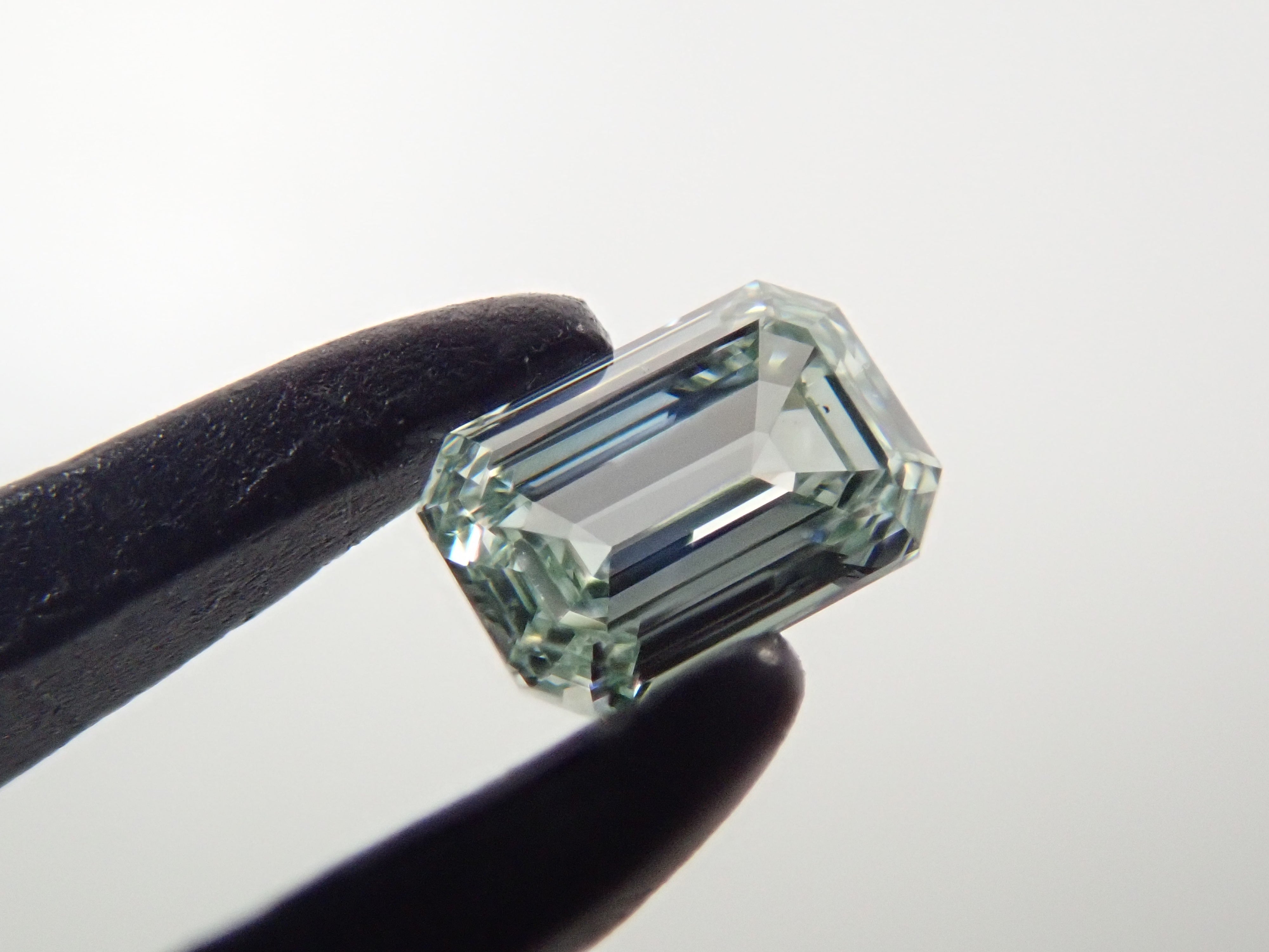 ブルーダイヤモンド（トリートメント） 0.110ctルース(Fancy Light Blue Green, VVS2)
