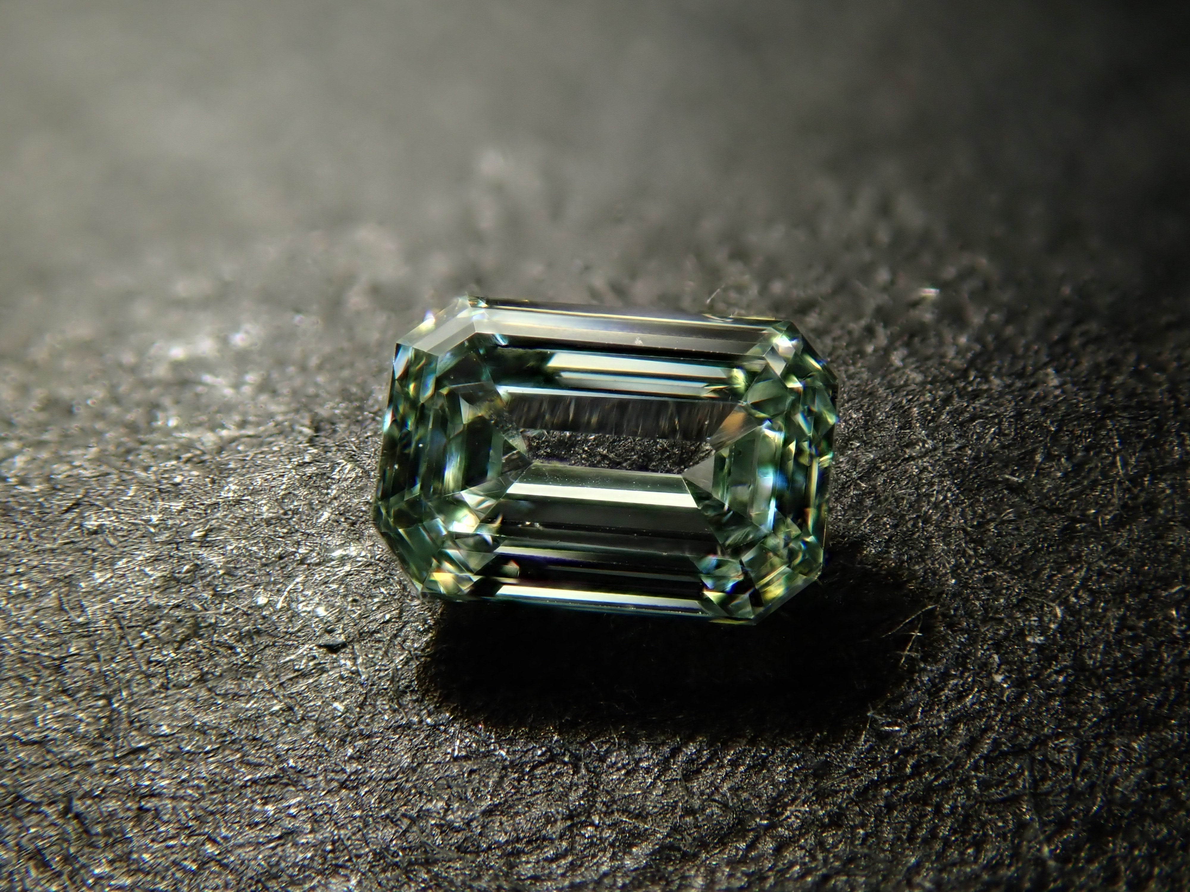 ブルーダイヤモンド（トリートメント） 0.110ctルース(Fancy Light Blue Green, VVS2)