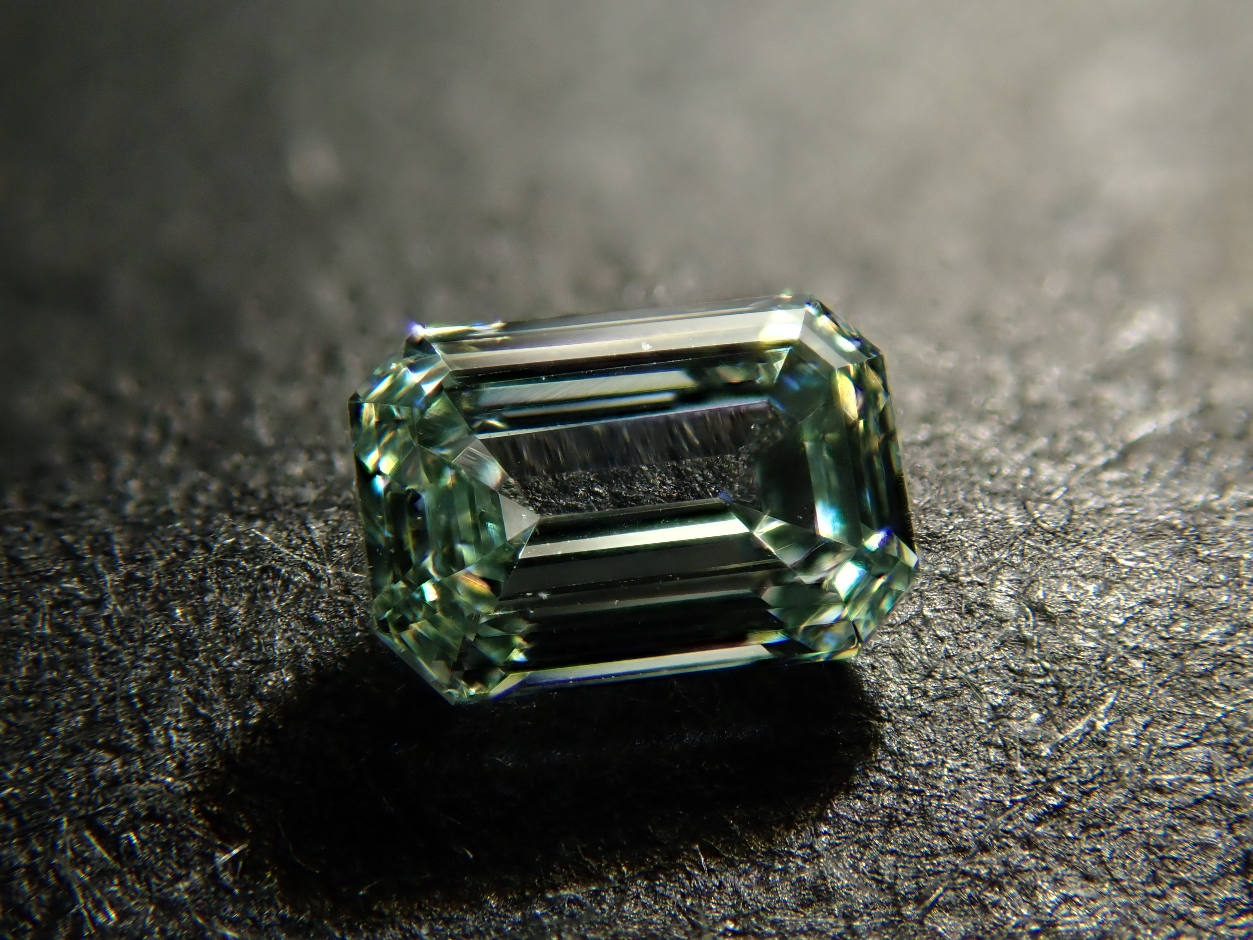 ブルーダイヤモンド（トリートメント） 0.110ctルース(Fancy Light Blue Green, VVS2)