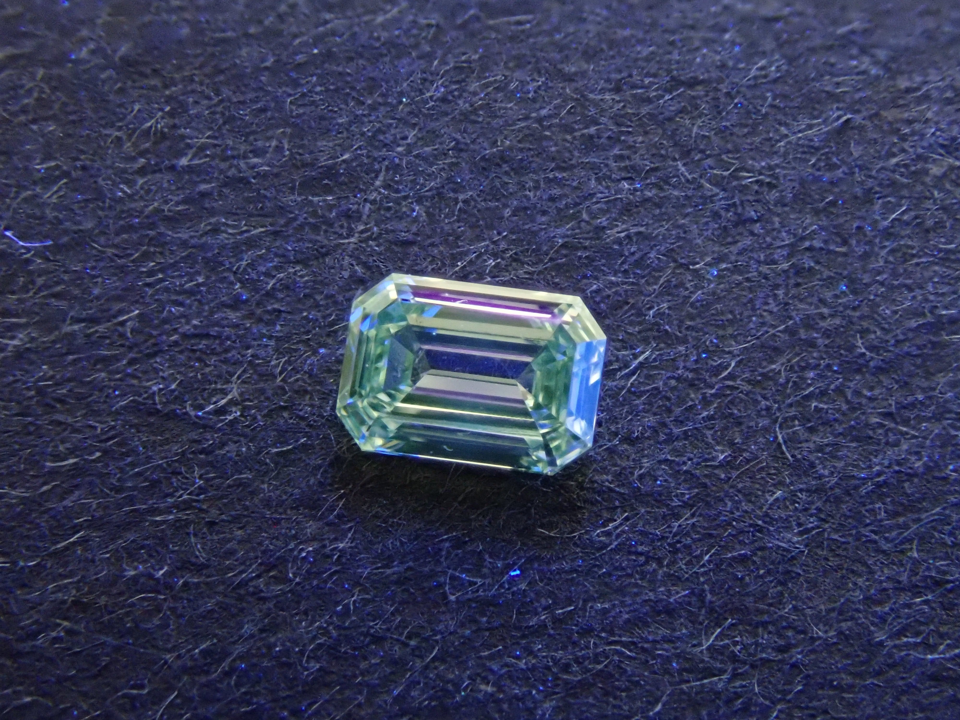 ブルーダイヤモンド（トリートメント） 0.110ctルース(Fancy Light Blue Green, VVS2)
