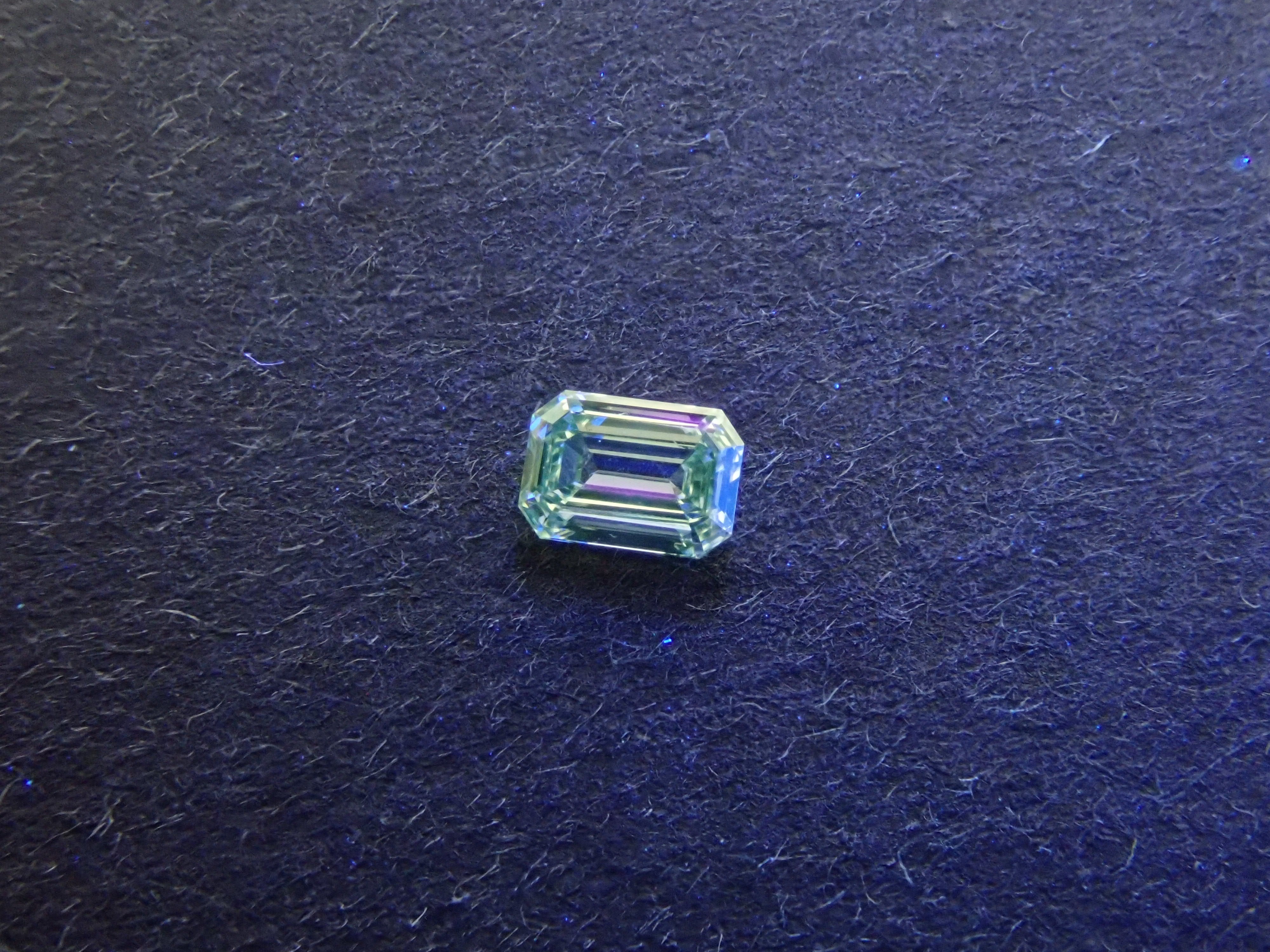 ブルーダイヤモンド（トリートメント） 0.110ctルース(Fancy Light Blue Green, VVS2)
