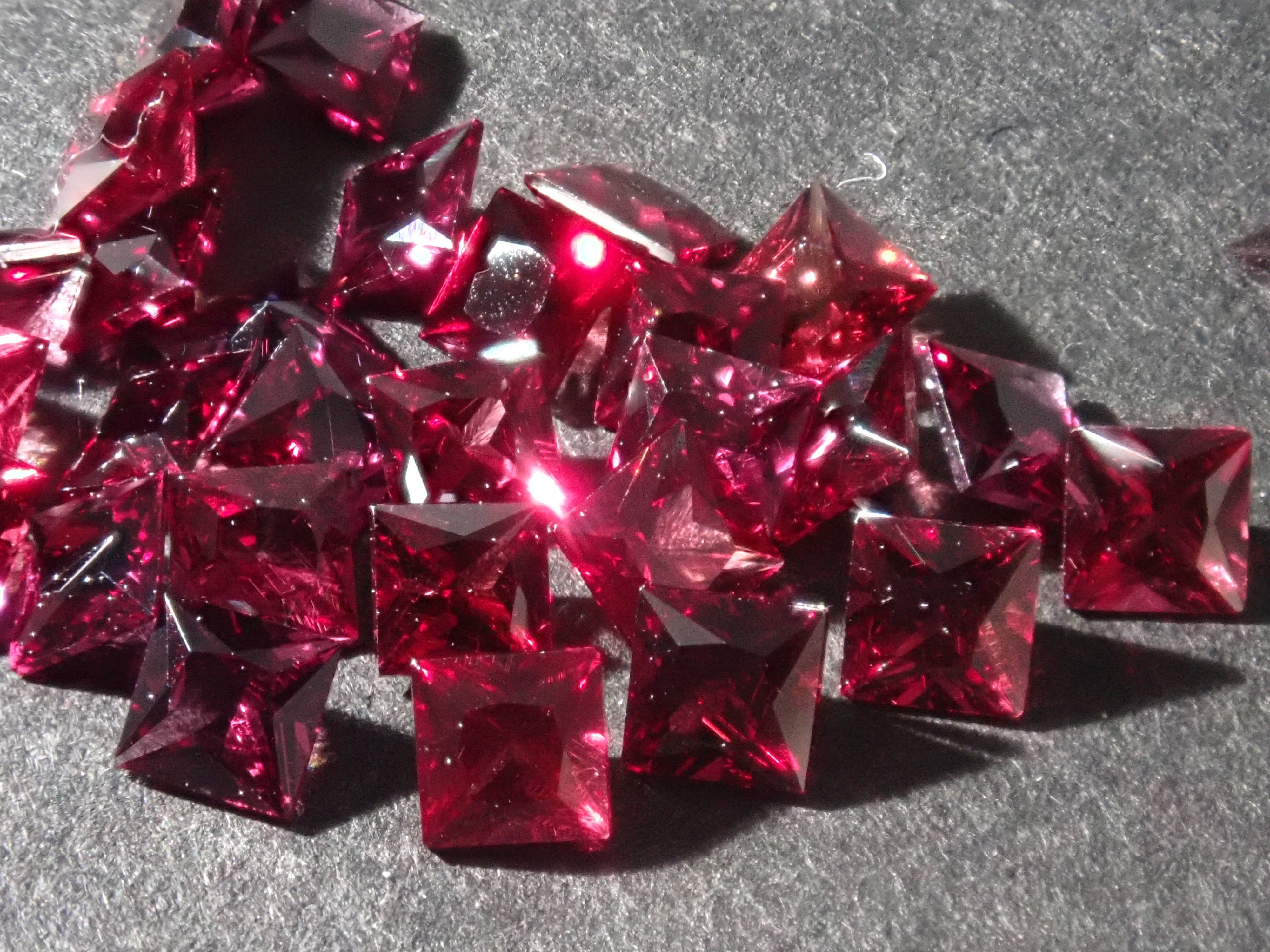 American Anthill Garnet (Chrome Pyrope Garnet) 1 Stone Loose (Princess Cut, 2.5mm) {Multiple Purchase Discounts Available}