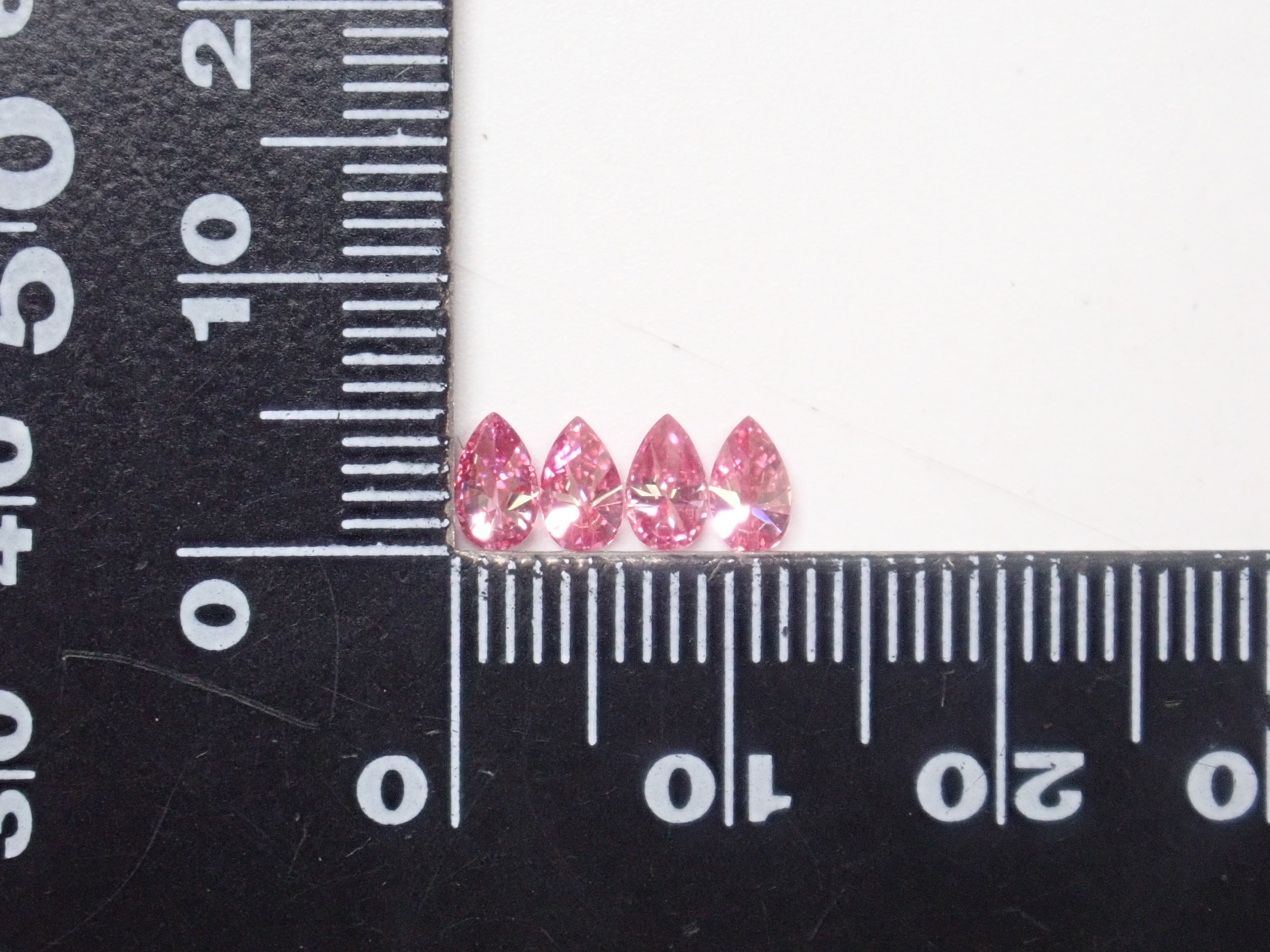 《4石限定》合成モアッサナイト 1石ルース（ピンクモアッサナイト,ペアシェイプ, 3×5mm）《複数購入割引有》