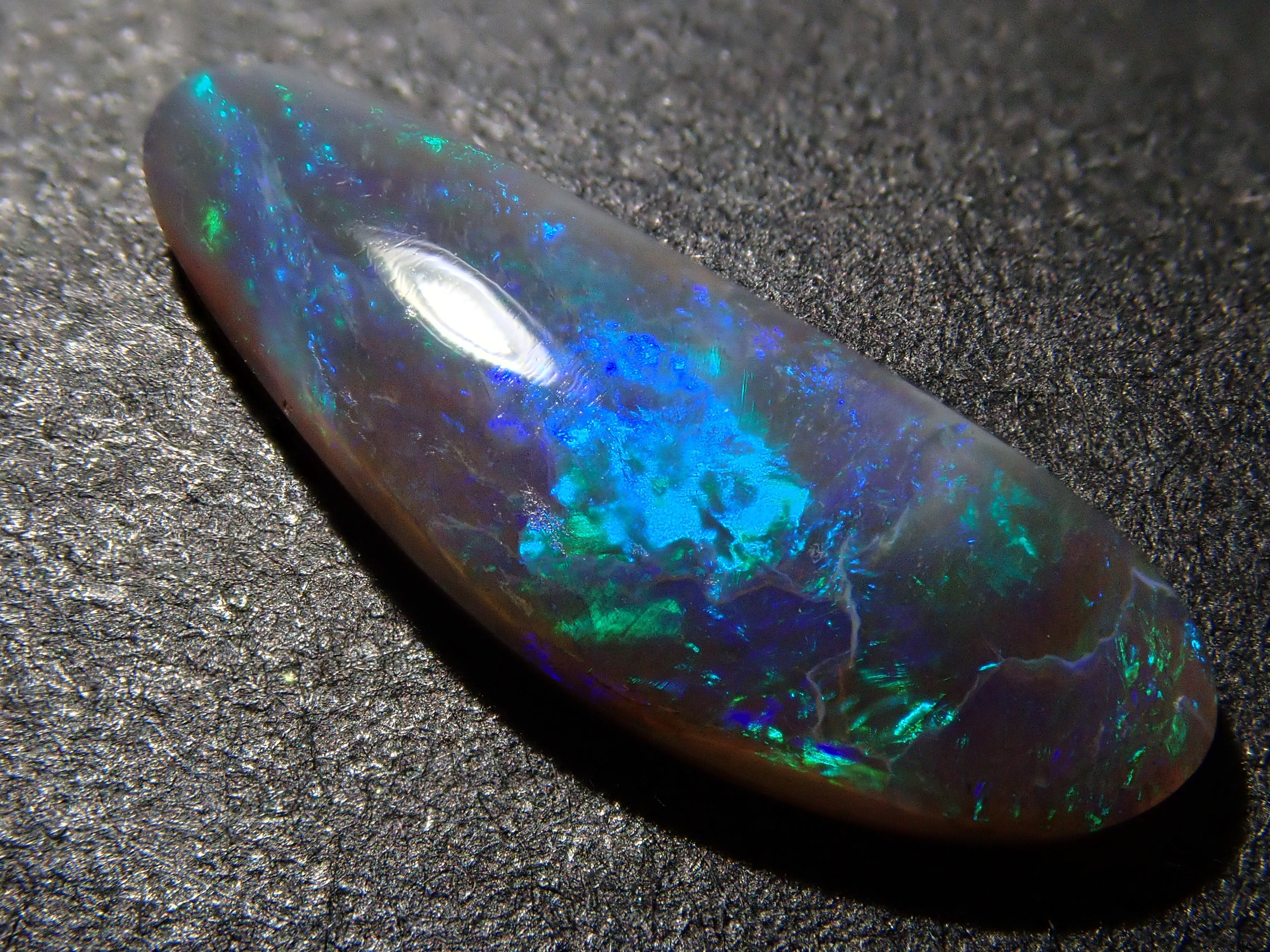 【12562529掲載】オーストラリア産ブラックオパール 0.940ctルース