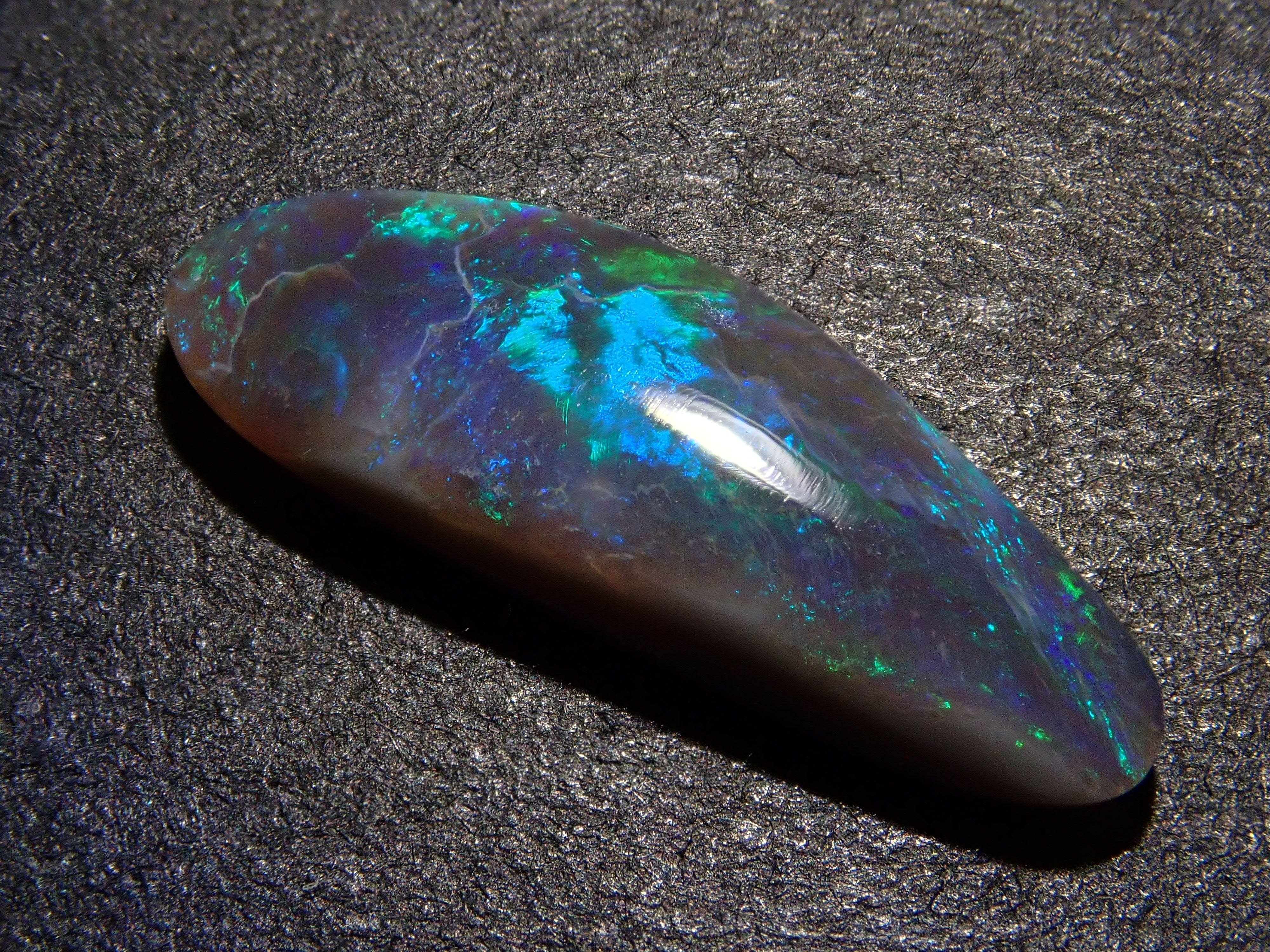 【12562529掲載】オーストラリア産ブラックオパール 0.940ctルース