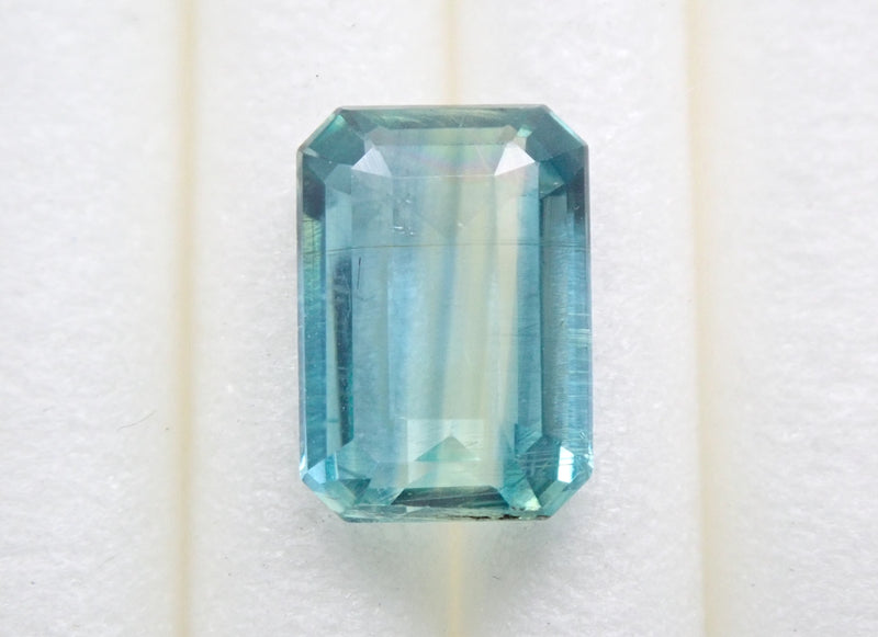 產自尼泊爾的雙色藍晶石 0.910 克拉裸石