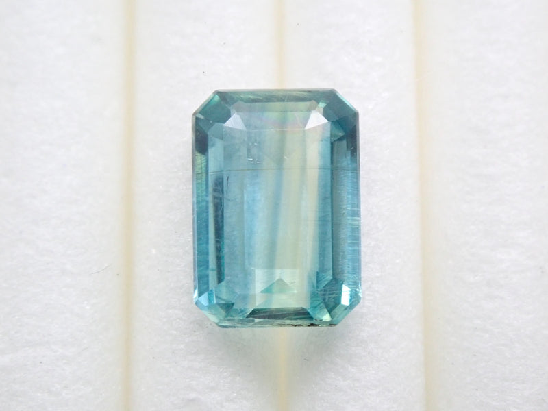 產自尼泊爾的雙色藍晶石 0.910 克拉裸石