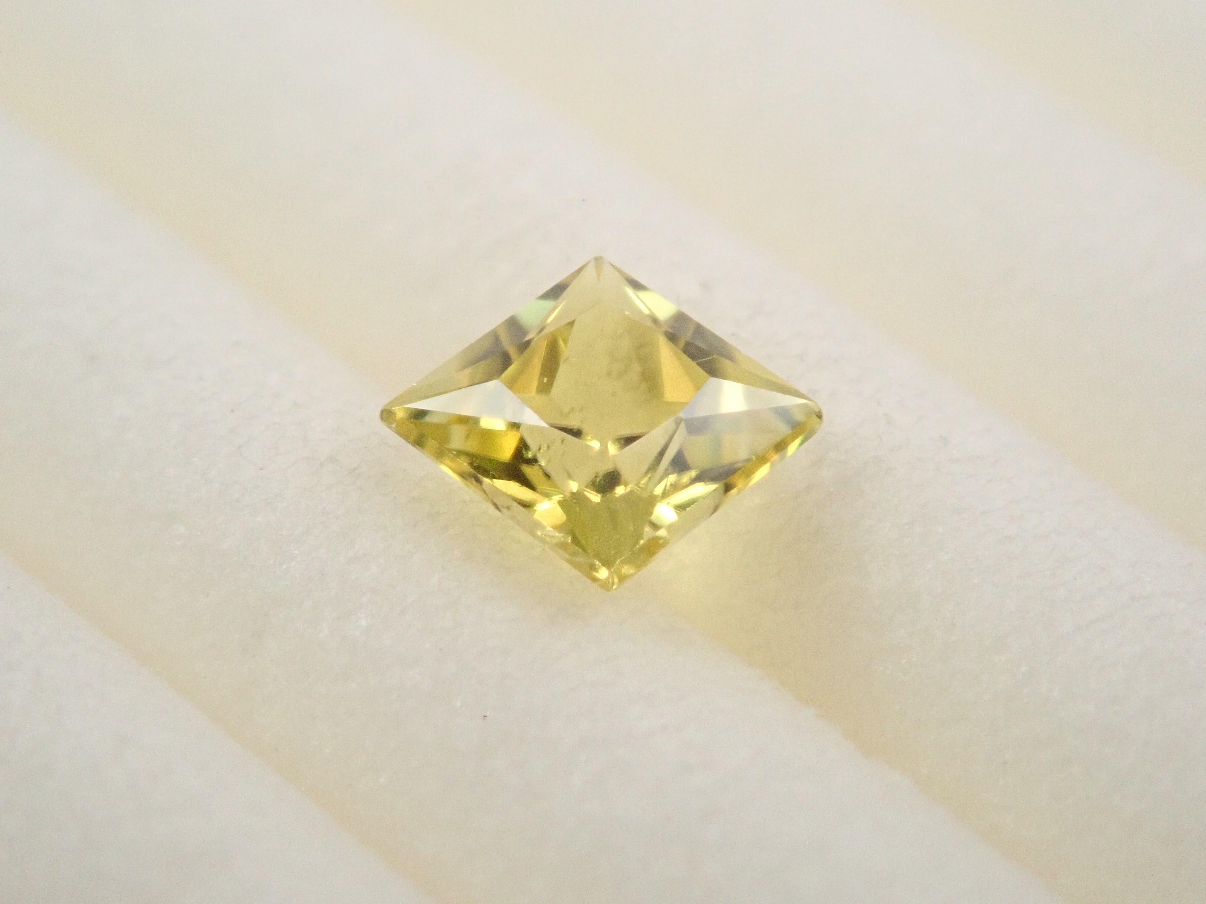 ザンビア産カナリーイエロートルマリン 0.158ctルース