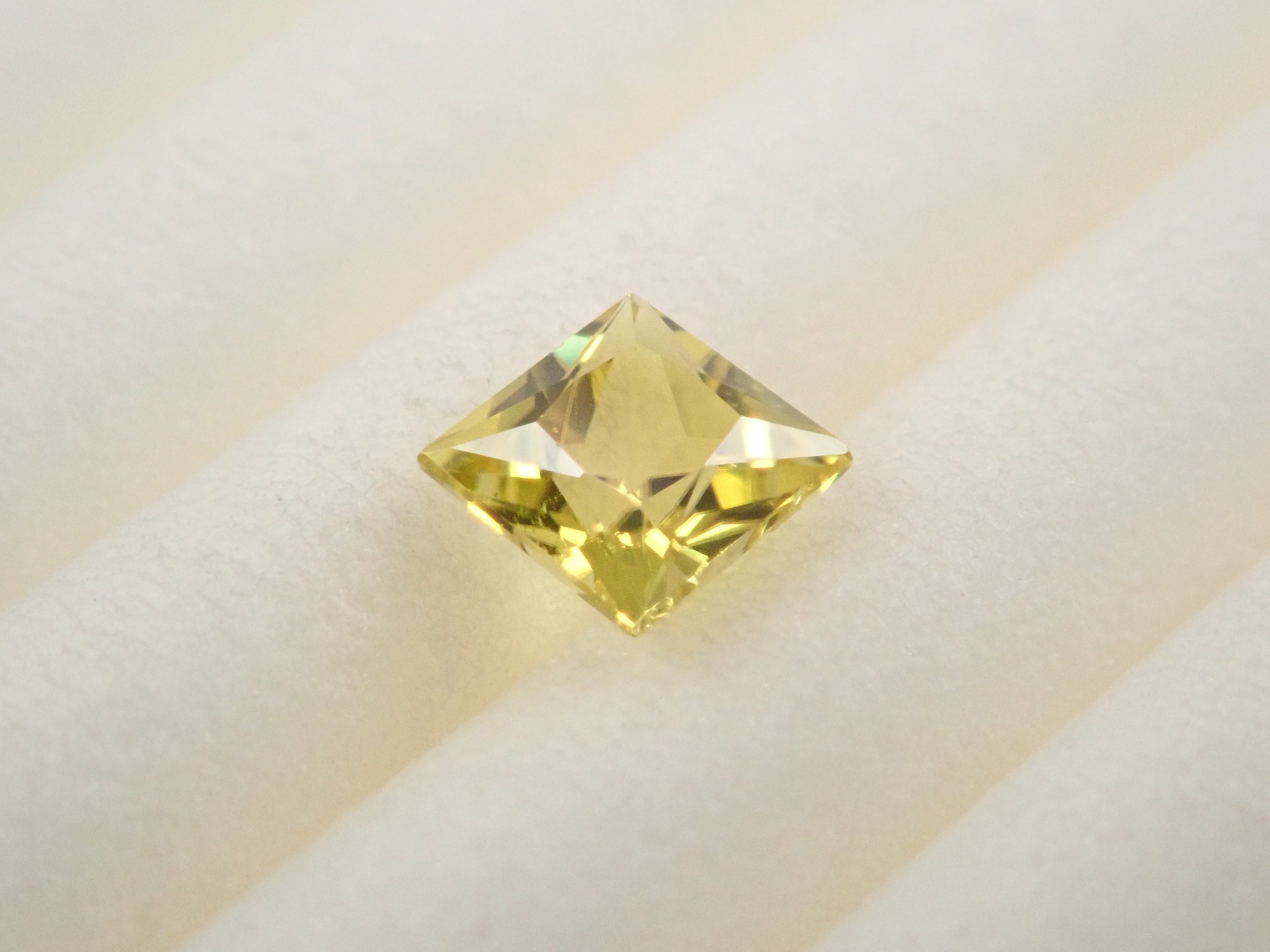 ザンビア産カナリーイエロートルマリン 0.158ctルース