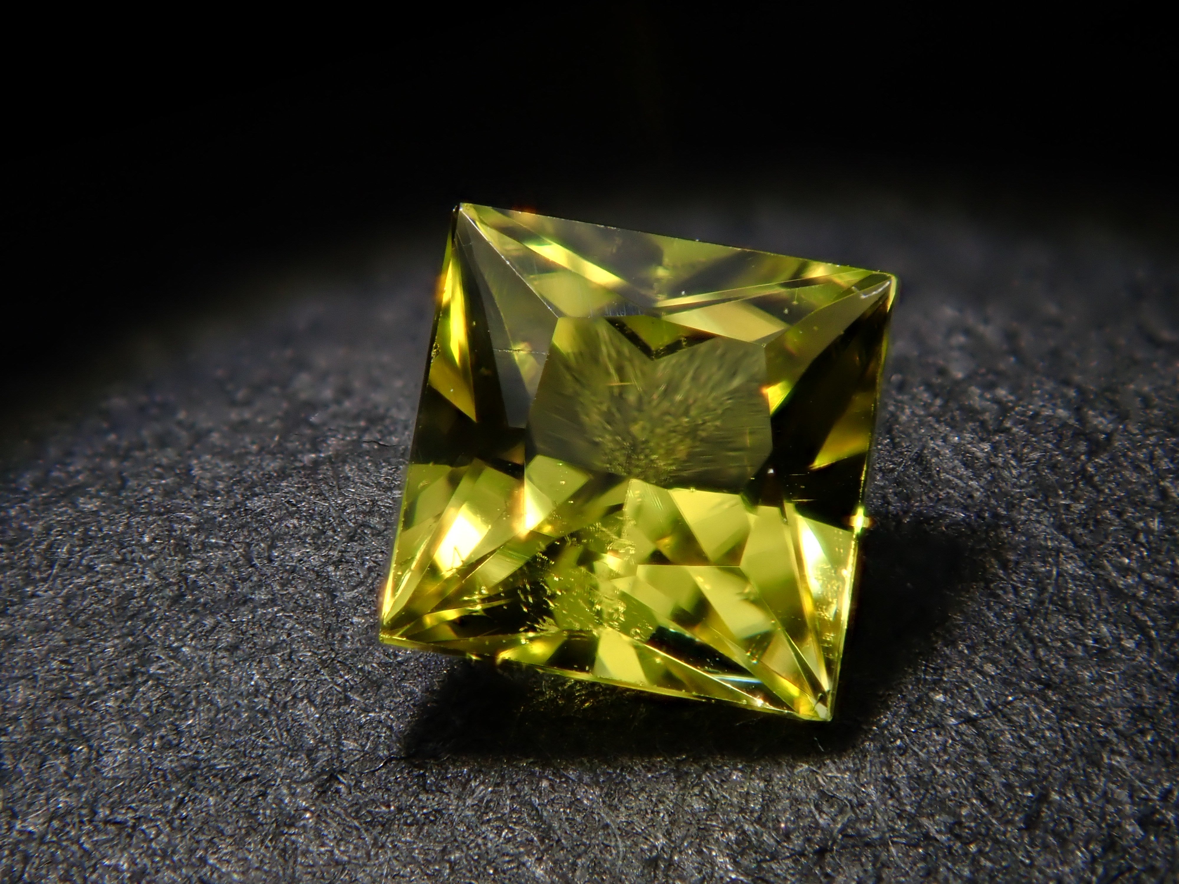 ザンビア産カナリーイエロートルマリン 0.158ctルース