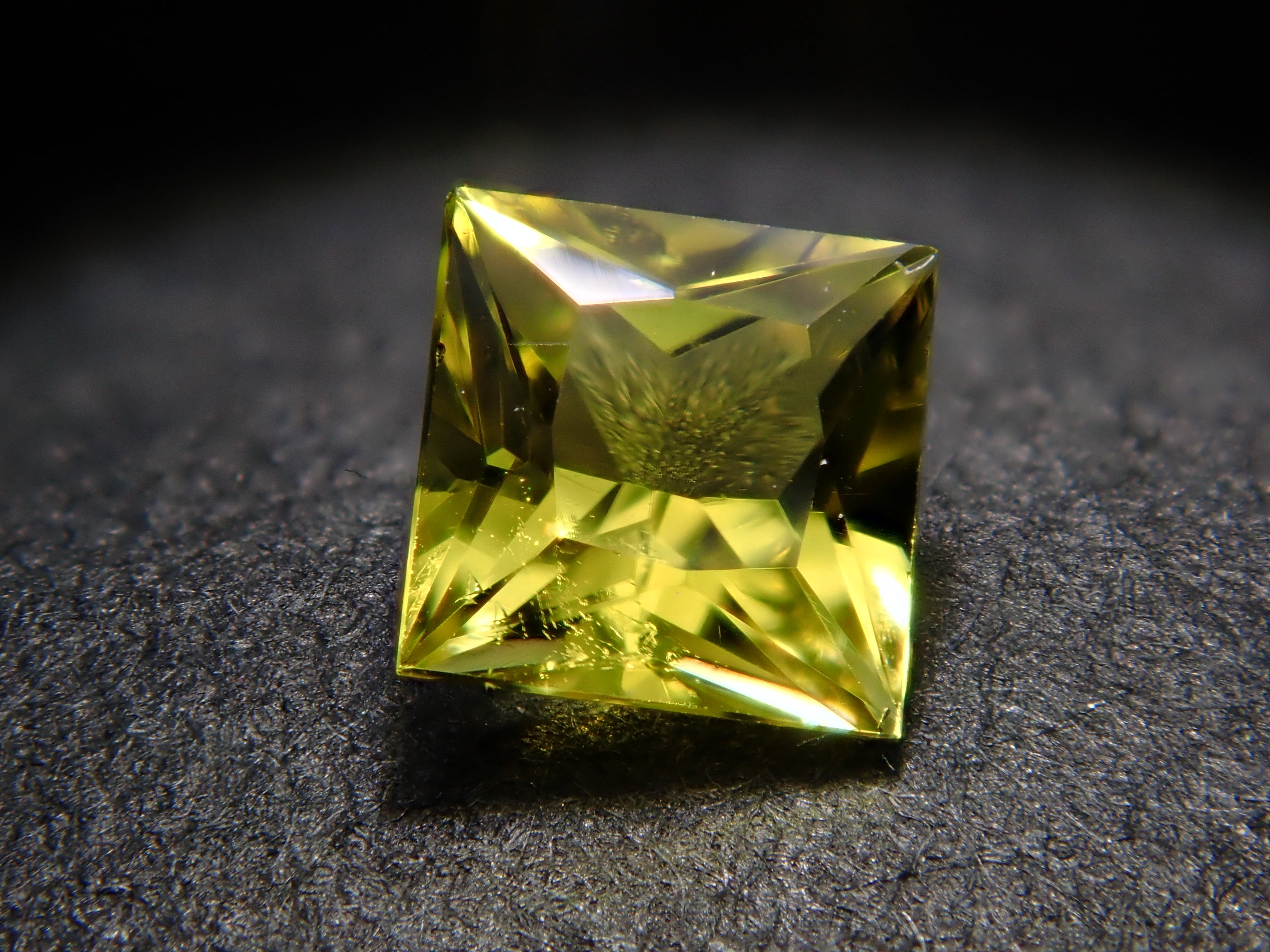 ザンビア産カナリーイエロートルマリン 0.158ctルース