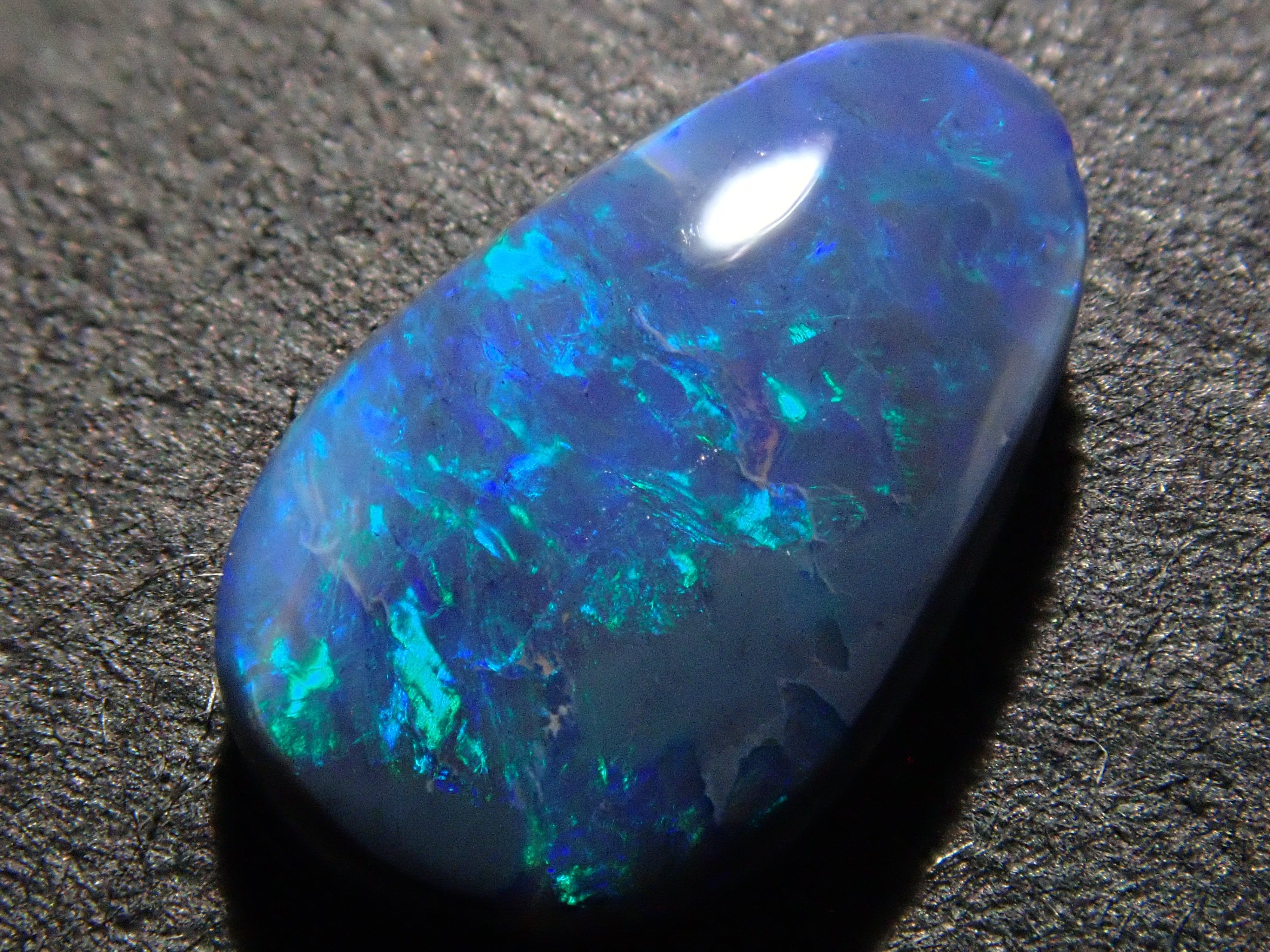 【12562526掲載】オーストラリア産ブラックオパール 0.768ctルース